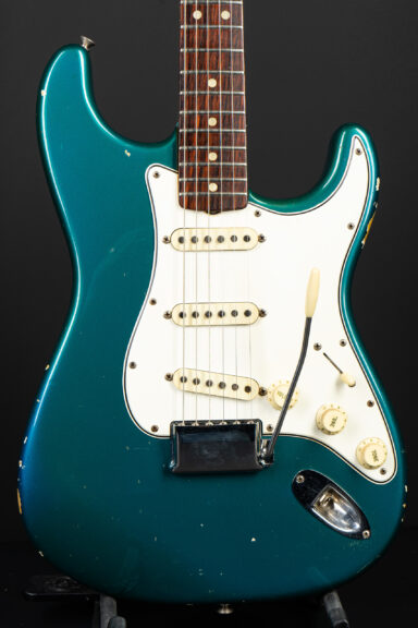 1966 Fender Stratocaster - Lake Placid Blue