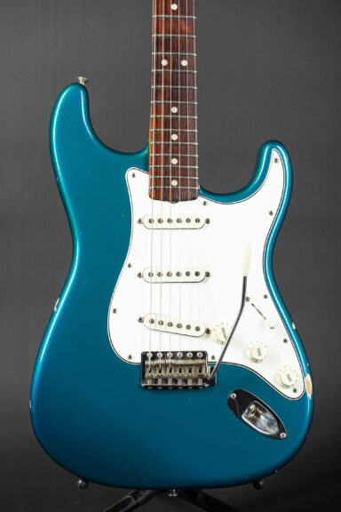 1966 Fender Stratocaster - Lake Placid Blue