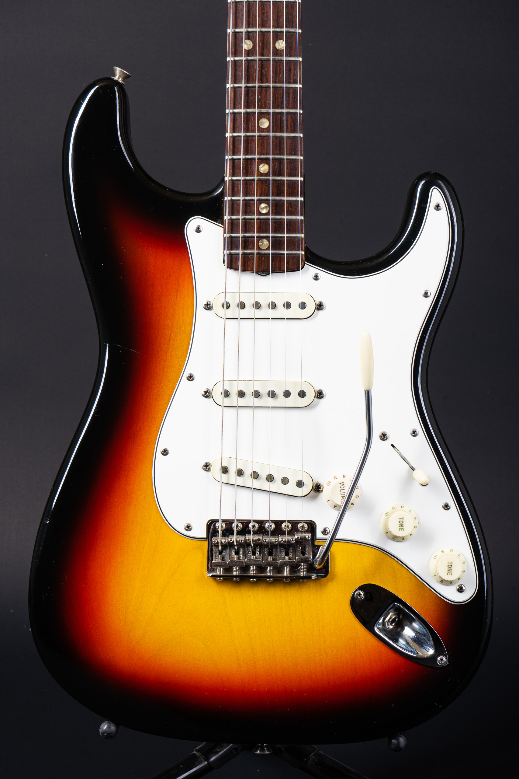 1966 Fender Stratocaster – Sunburst …near mint – GuitarPoint