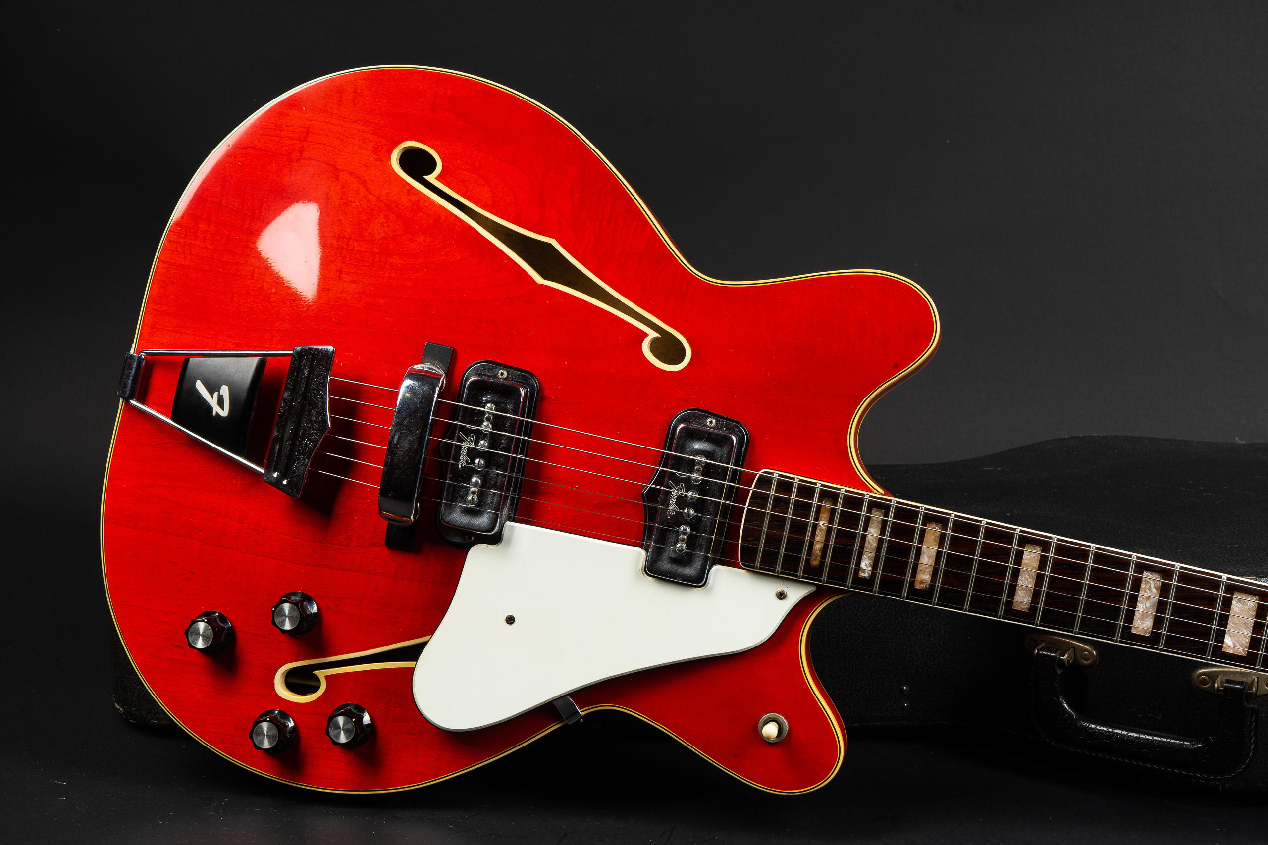 Fender Coronado II レッド　ほぼ新品 Fender Coronado II Modern Player Candy Apple Red w/ Gig Bag