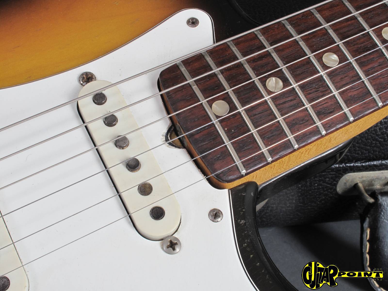 1967 Fender Stratocaster – 3t-Sunburst – GuitarPoint