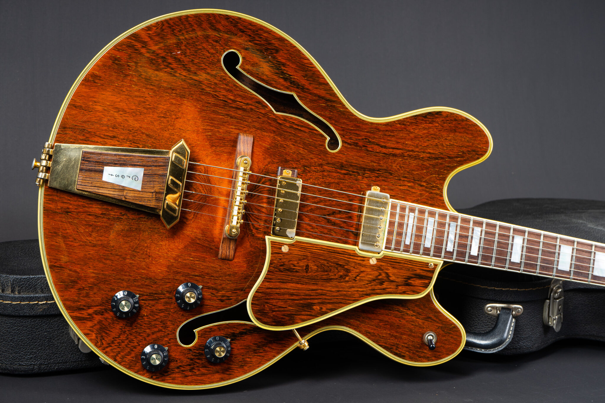 https://guitarpoint.de/app/uploads/products/1969-gibson-crest-gold/1969-Gibson-Crest-911571-8-2048x1366.jpg