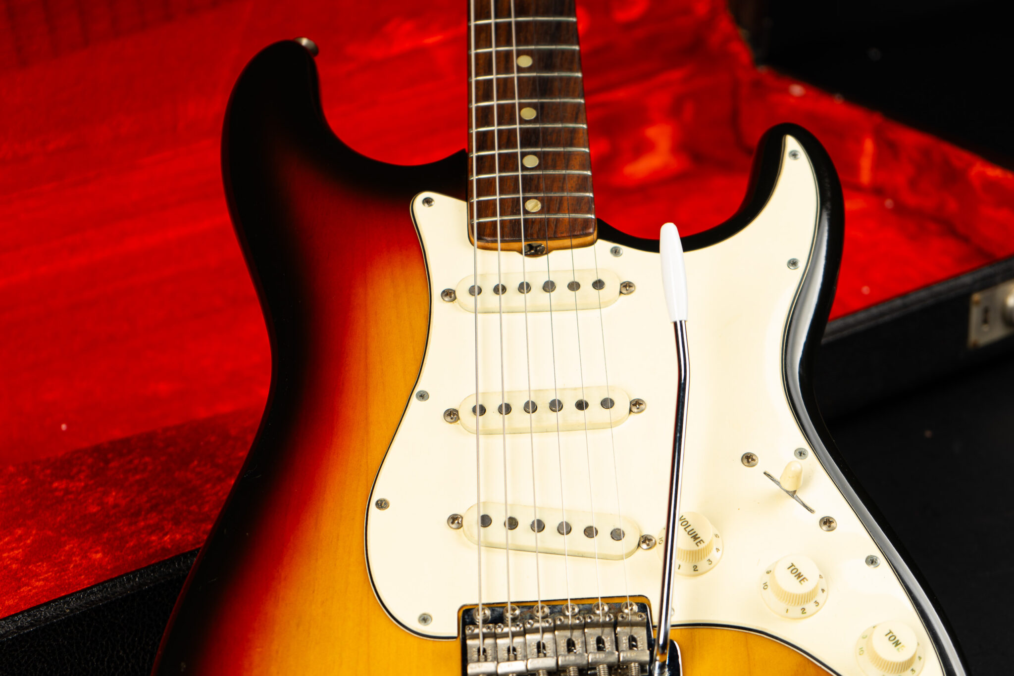Fender USA Stratocaster Sunburst 2011年製 Fender USA VINTAGE Stratocaster '70 Sunburst/R ｜イケベ楽器