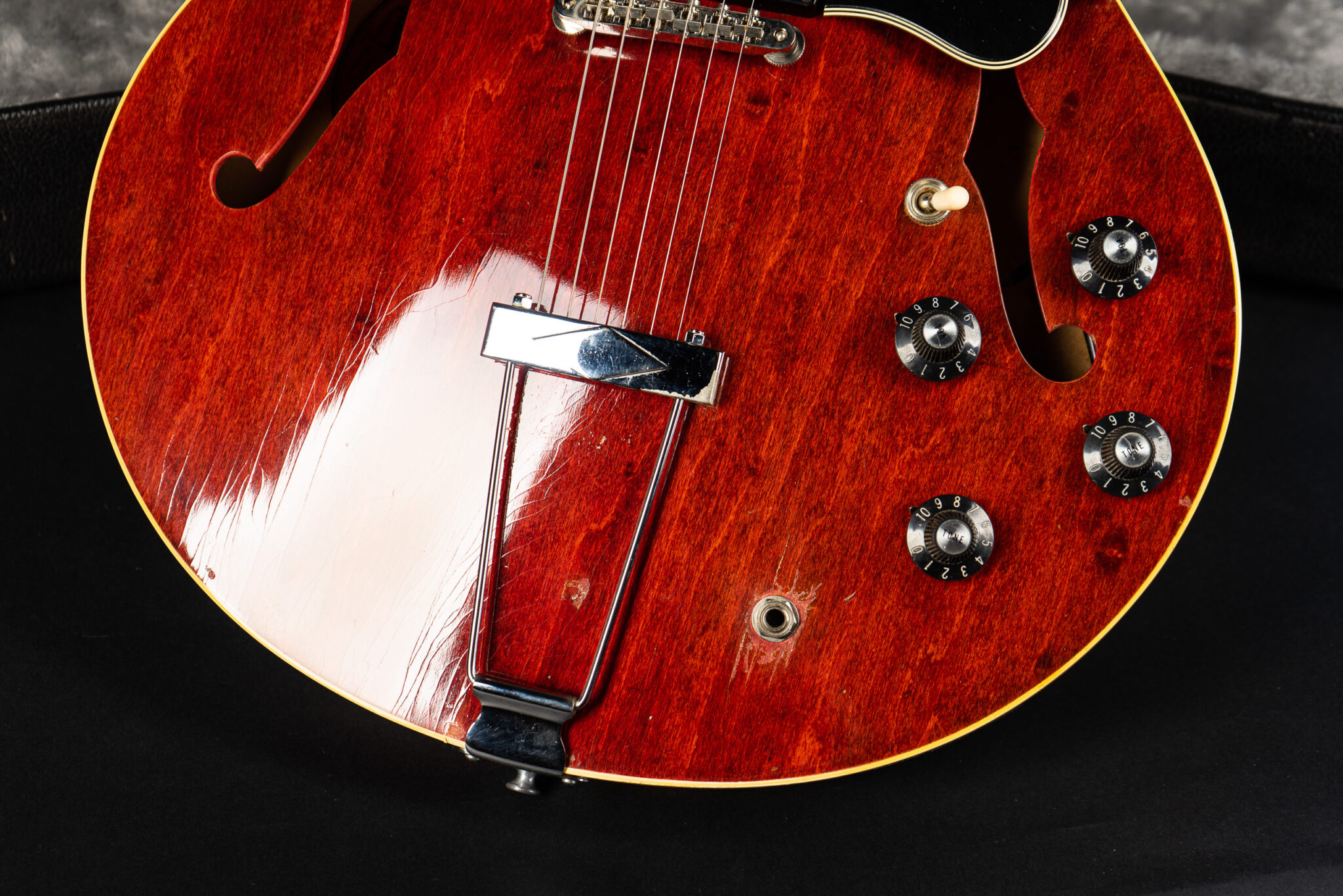 ES-335 レッド 1970 Gibson ES-335 TDC – Cherry – GuitarPoint