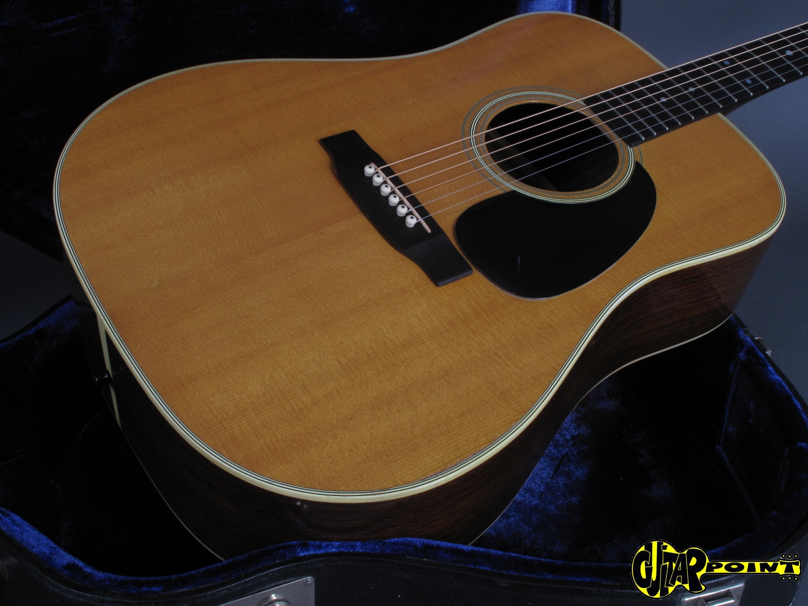 1971 Martin D-28 – Natural incl. black hardshell case – GuitarPoint