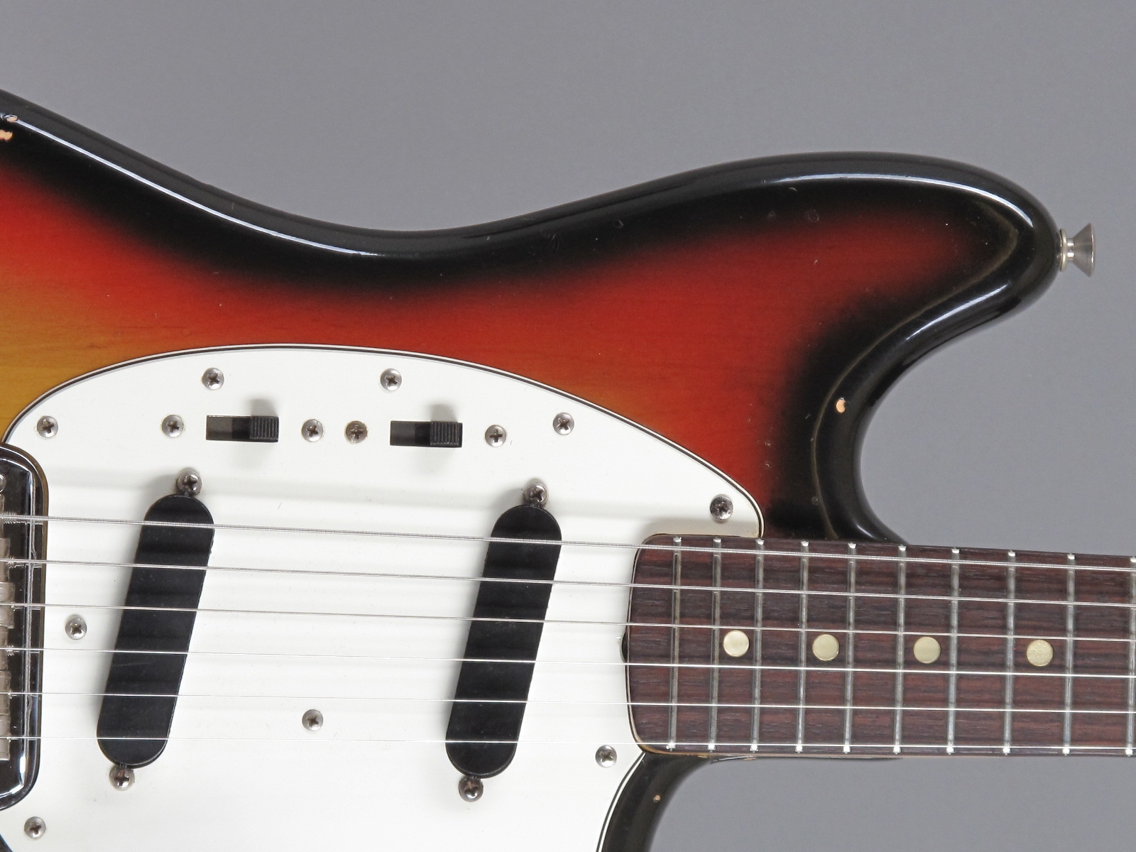 1972 Fender Mustang – 3-t Sunburst – GuitarPoint 1972 Fender Mustang – 3-t Sunburst – GuitarPoint