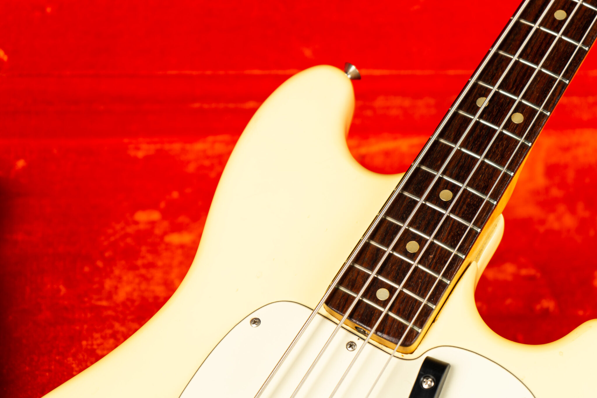 1973 Fender Musicmaster Bass Olympic White Guitarpoint