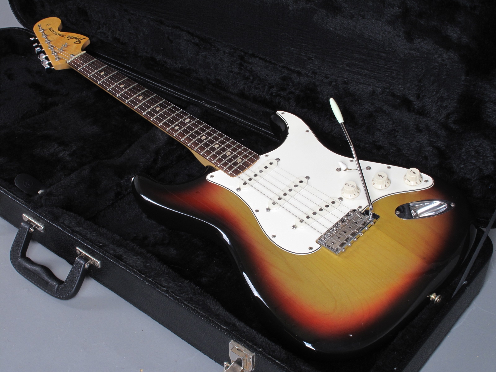 1973 Fender Stratocaster – 3tone-Sunburst – GuitarPoint