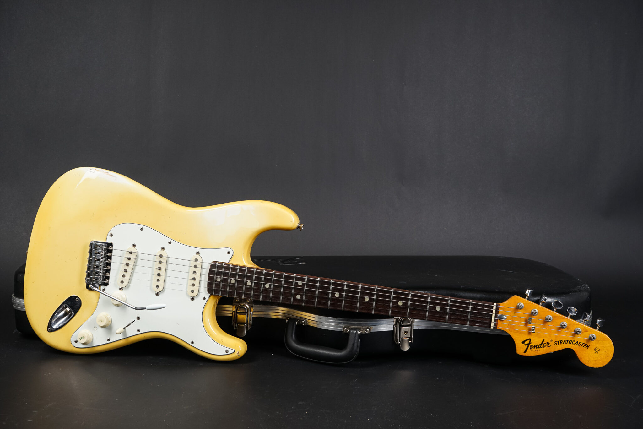 Fender Stratocaster クリーム 1973 Fender Stratocaster – Olympic White – GuitarPoint