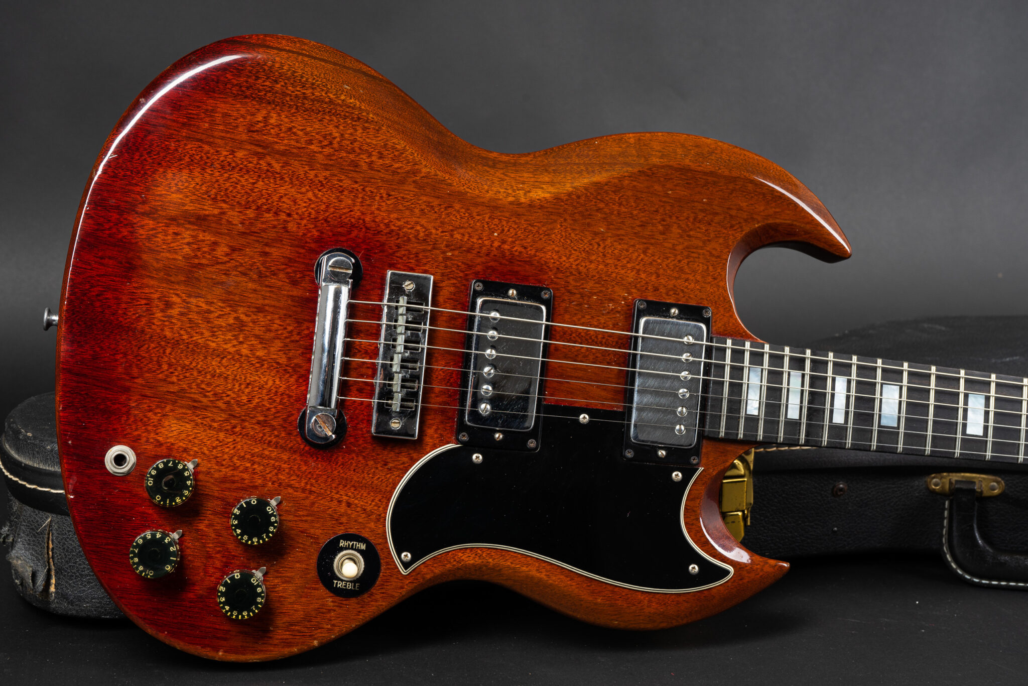 https://guitarpoint.de/app/uploads/products/1973-gibson-sg-standard-cherry-clean-and-only-309kg/1973-Gibson-SG-Standard-171823-9-2048x1366.jpg