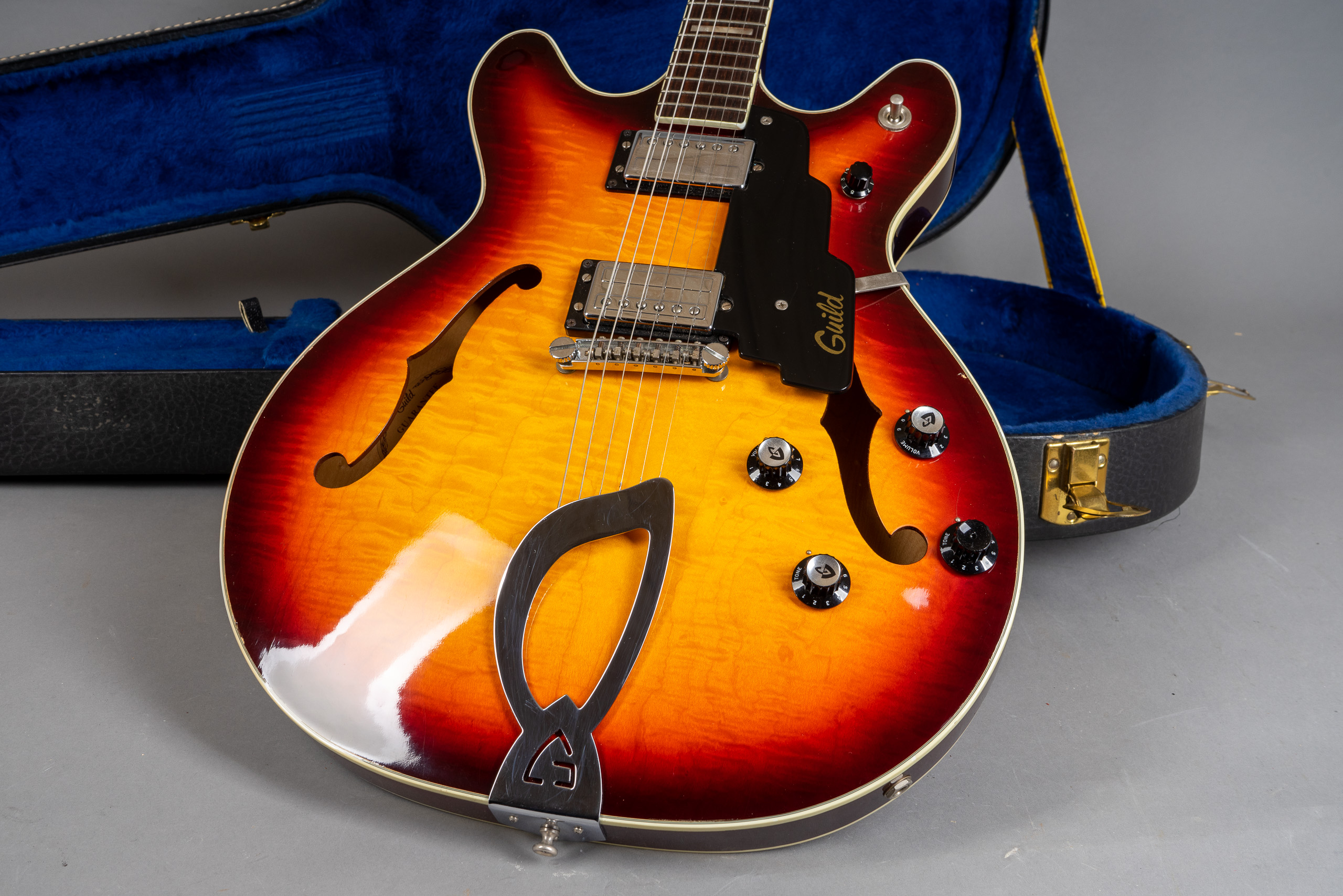 1973 Guild Starfire IV - Sunburst - GuitarPoint