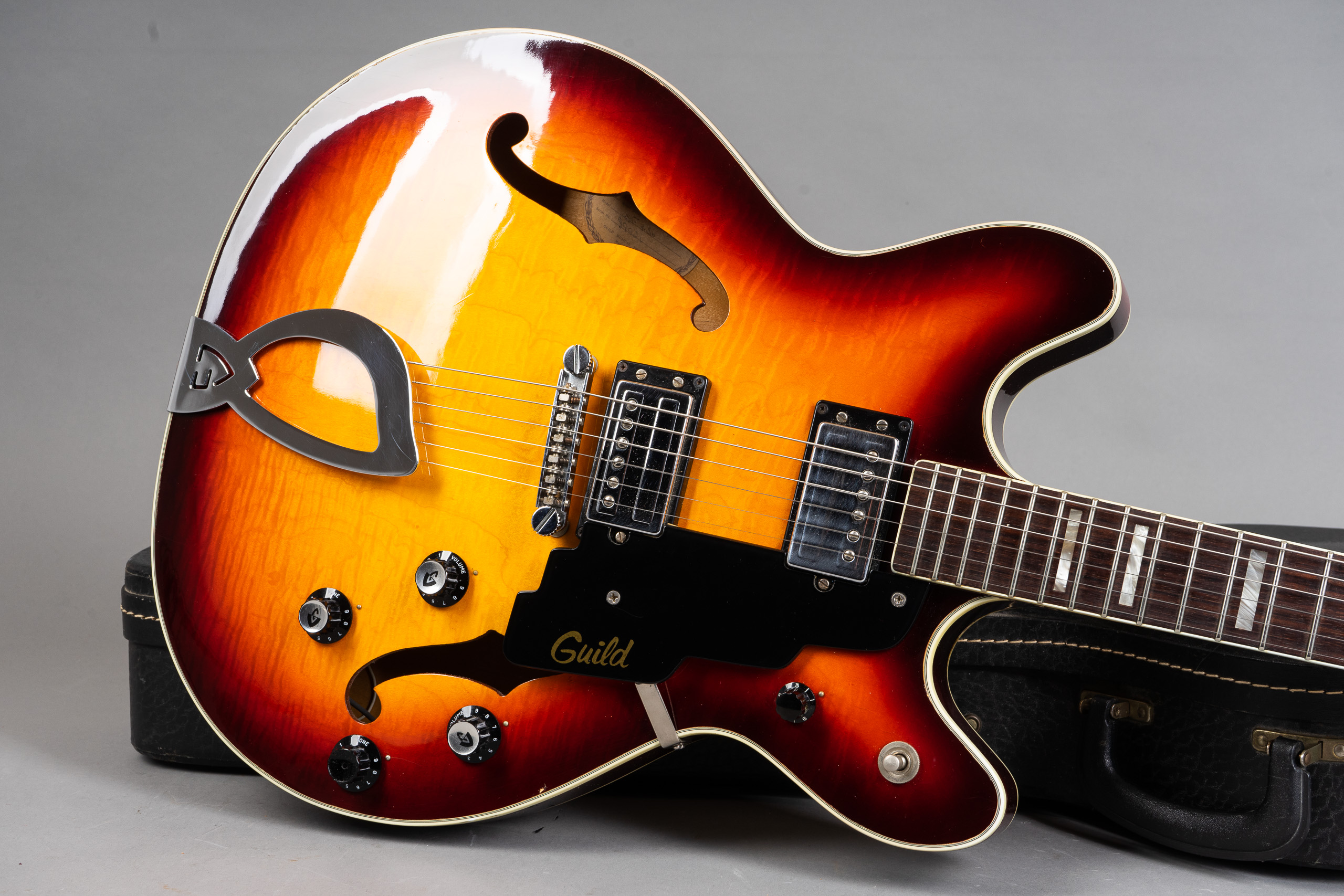 1973 Guild Starfire IV - Sunburst - GuitarPoint