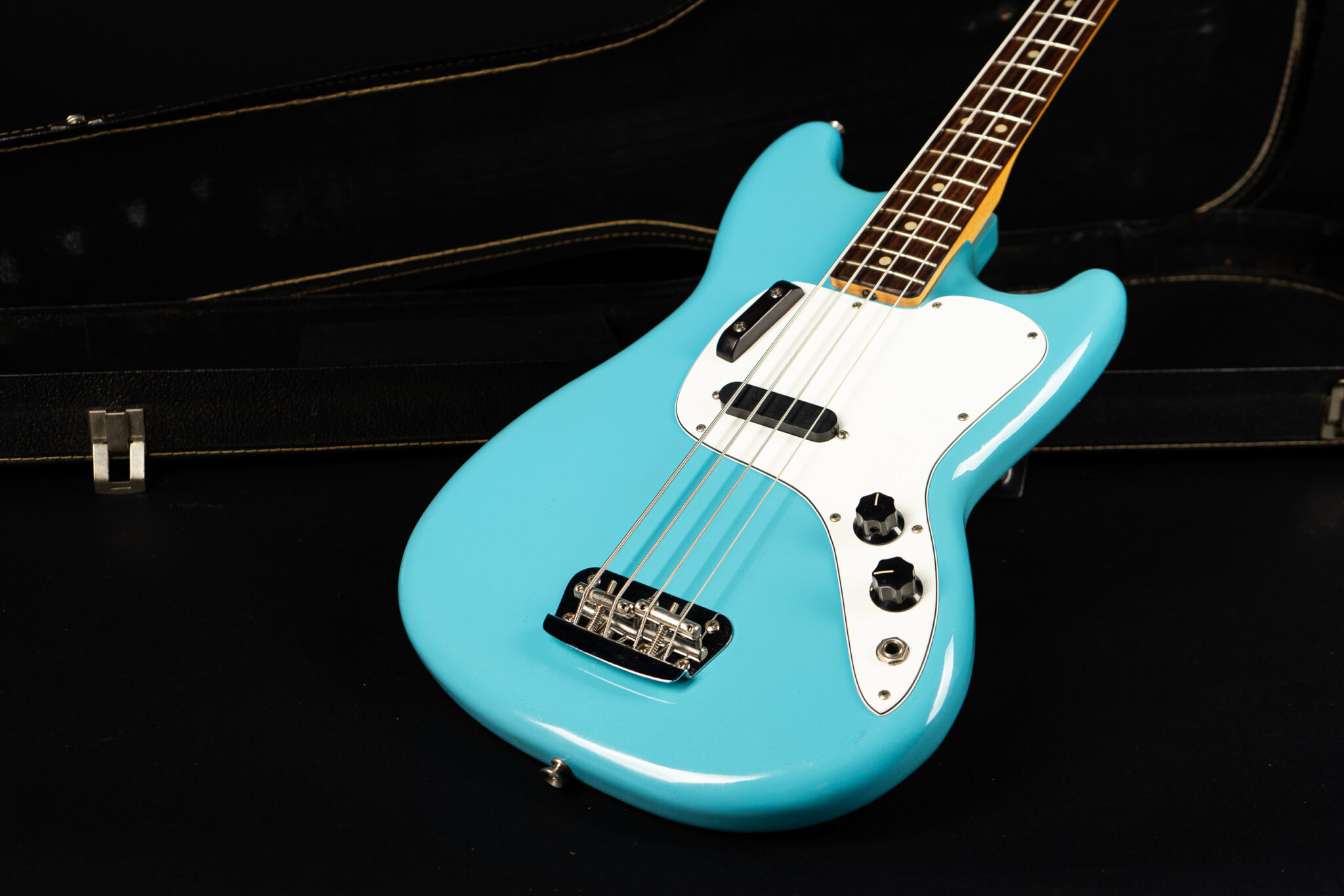 1974 Fender Musicmaster Bass – Blue – GuitarPoint