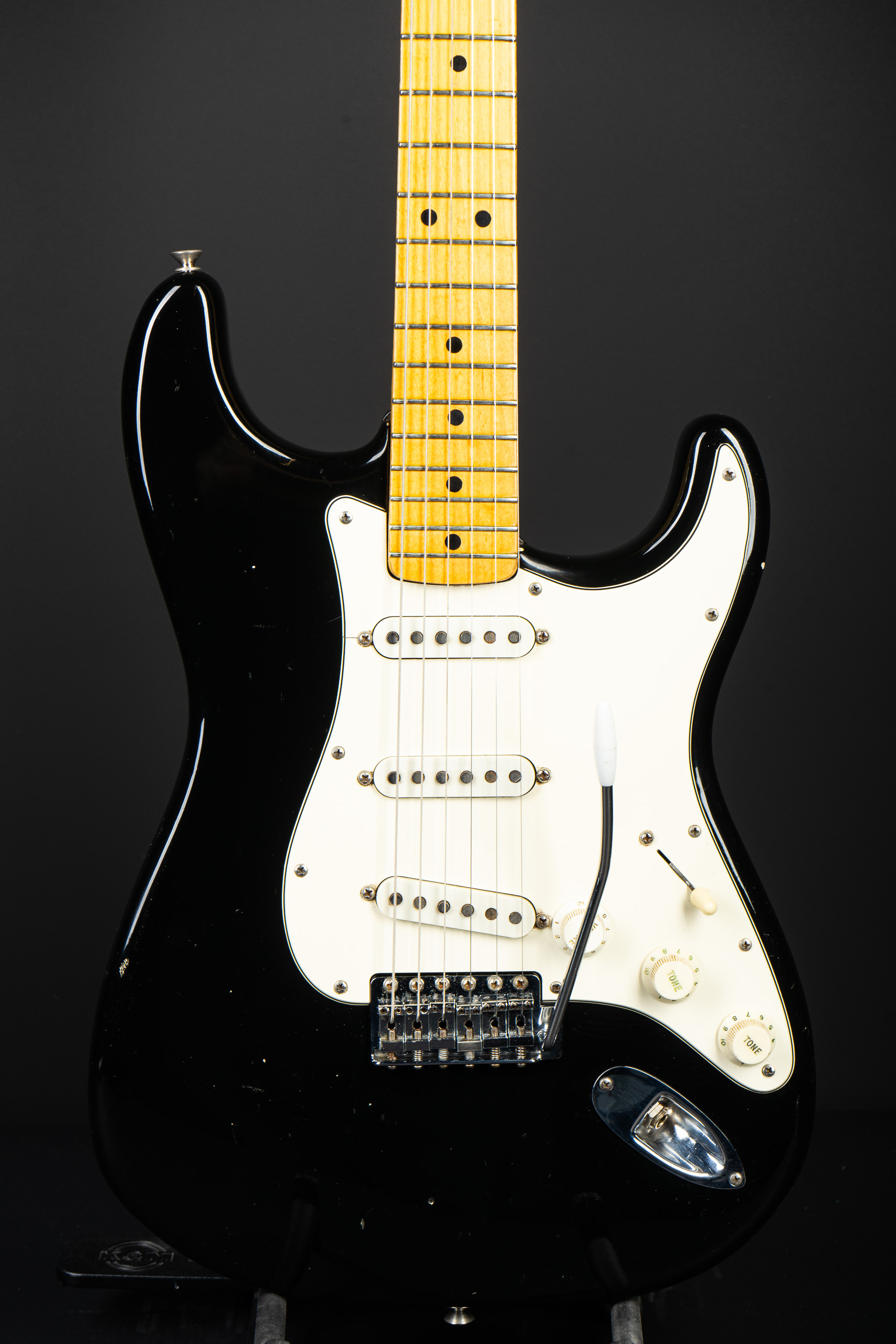 Fender Stratocaster ブラック 1974 Fender Stratocaster – Black – GuitarPoint
