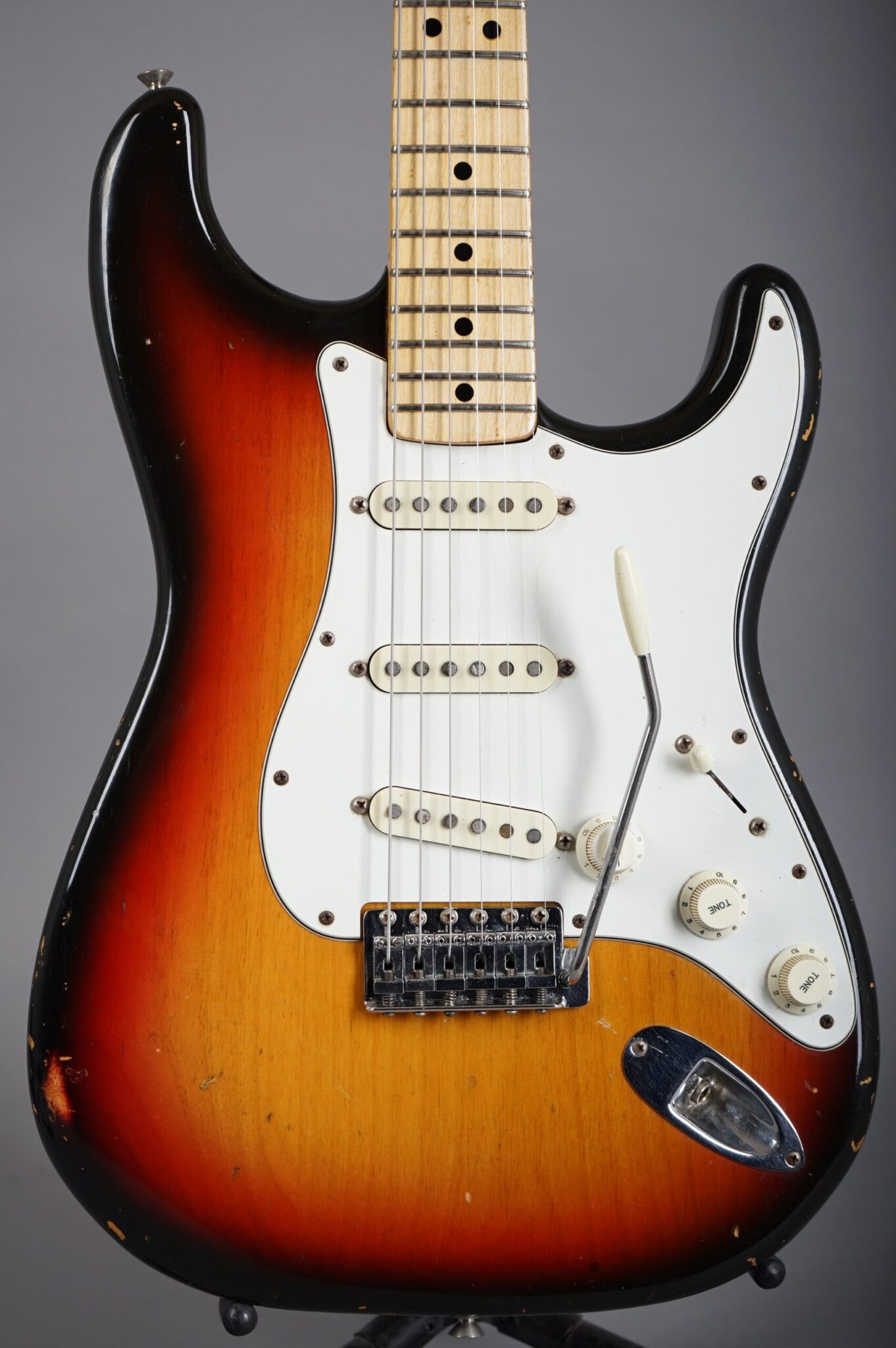 1974 Fender Stratocaster – Sunburst …only 3,22kg – GuitarPoint 1974 Fender Stratocaster – Sunburst …only 3,22kg – GuitarPoint