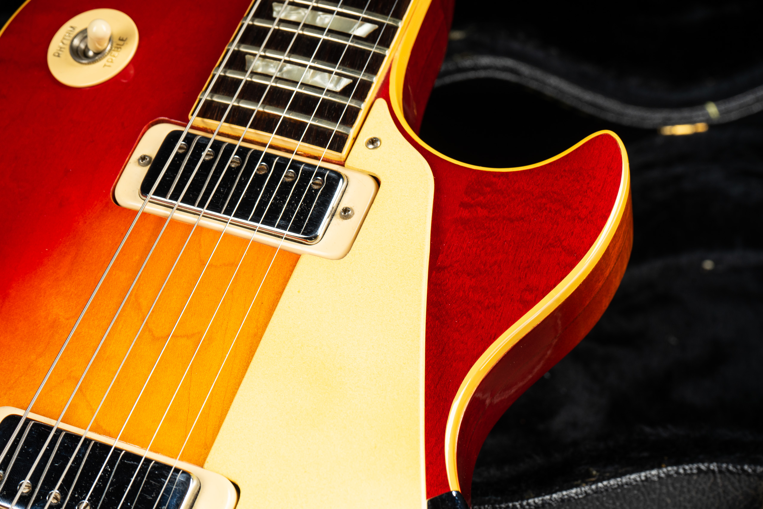 1974 Gibson Les Paul Deluxe - Sunburst - GuitarPoint