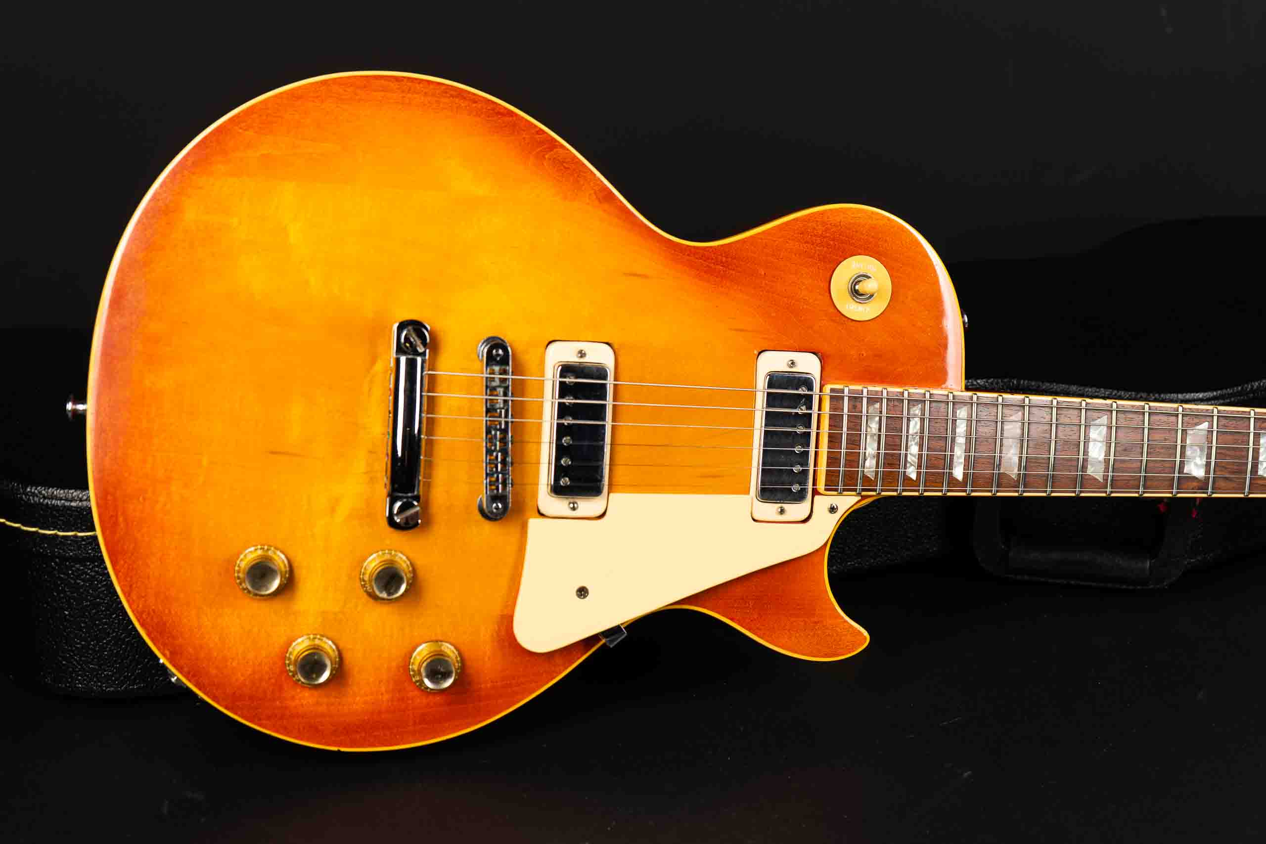 1975 Gibson Les Paul Deluxe - Sunburst - GuitarPoint