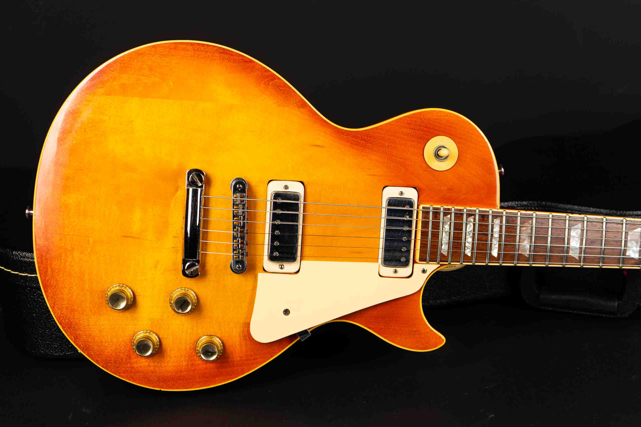 1975 Gibson Les Paul Deluxe - Sunburst - GuitarPoint