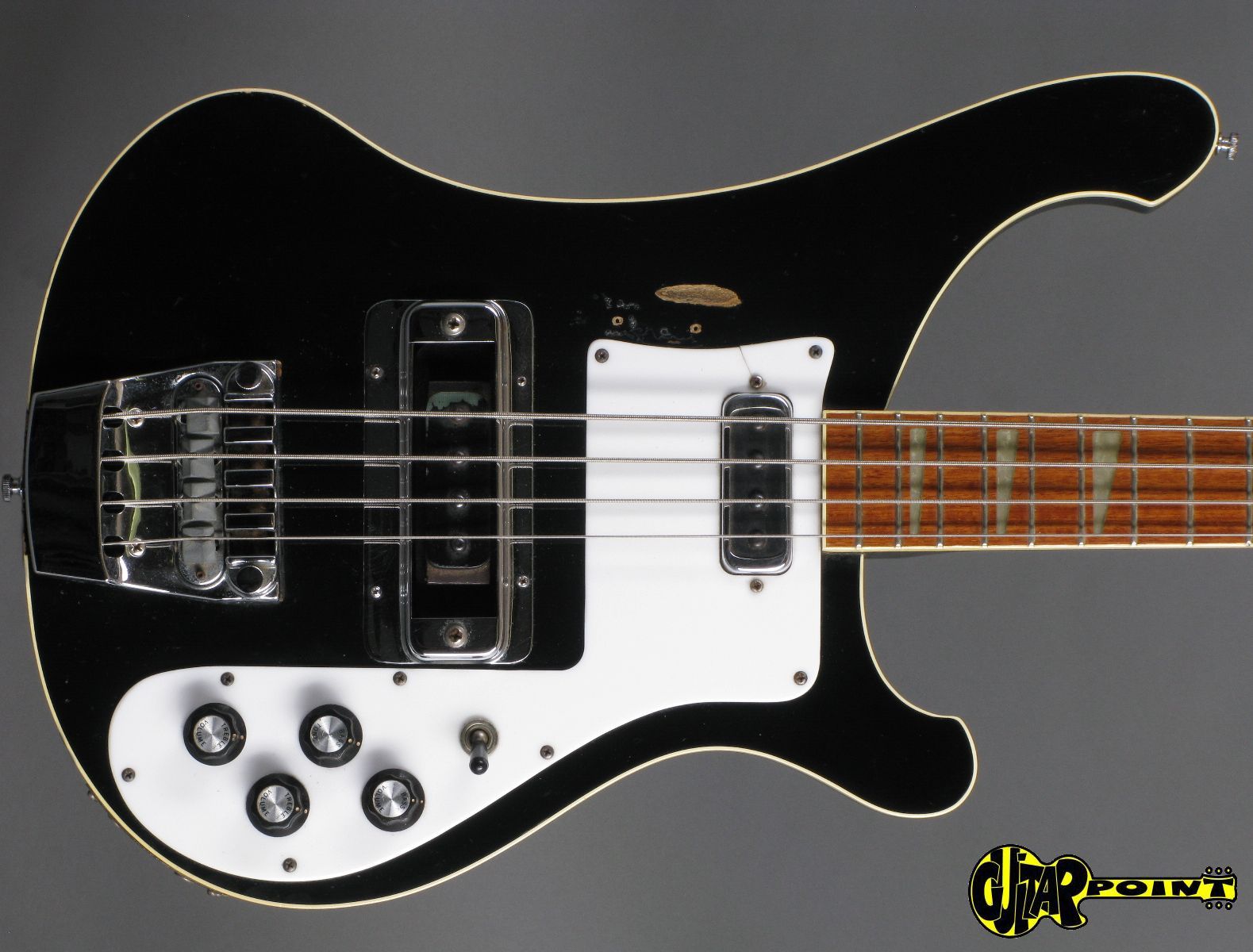 1975 Rickenbacker 4001 Bass Jetglo Guitarpoint