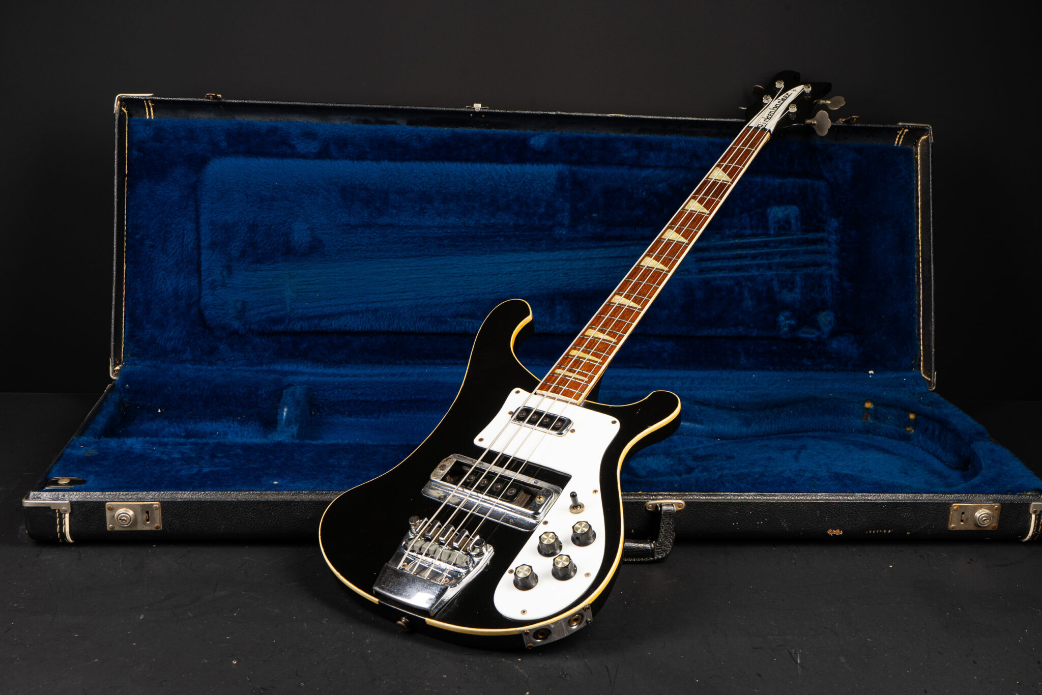 1975 Rickenbacker 4001 Bass Jetglo – GuitarPoint