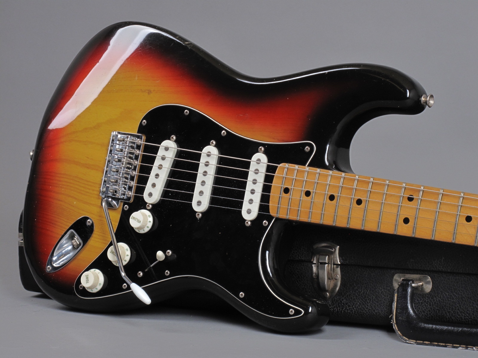hovedvej har en finger i kagen Kæledyr 1976 Fender Stratocaster – 3-tone Sunburst – GuitarPoint