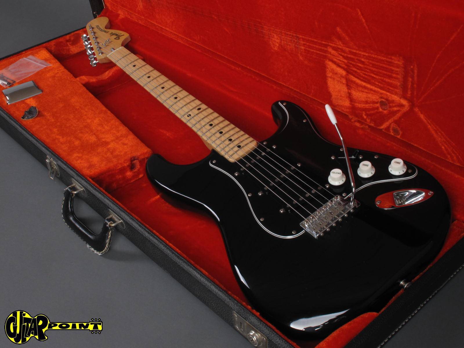 1976 Fender Stratocaster Black Mapleneck Incl Orig Fender Tolex Case Guitarpoint