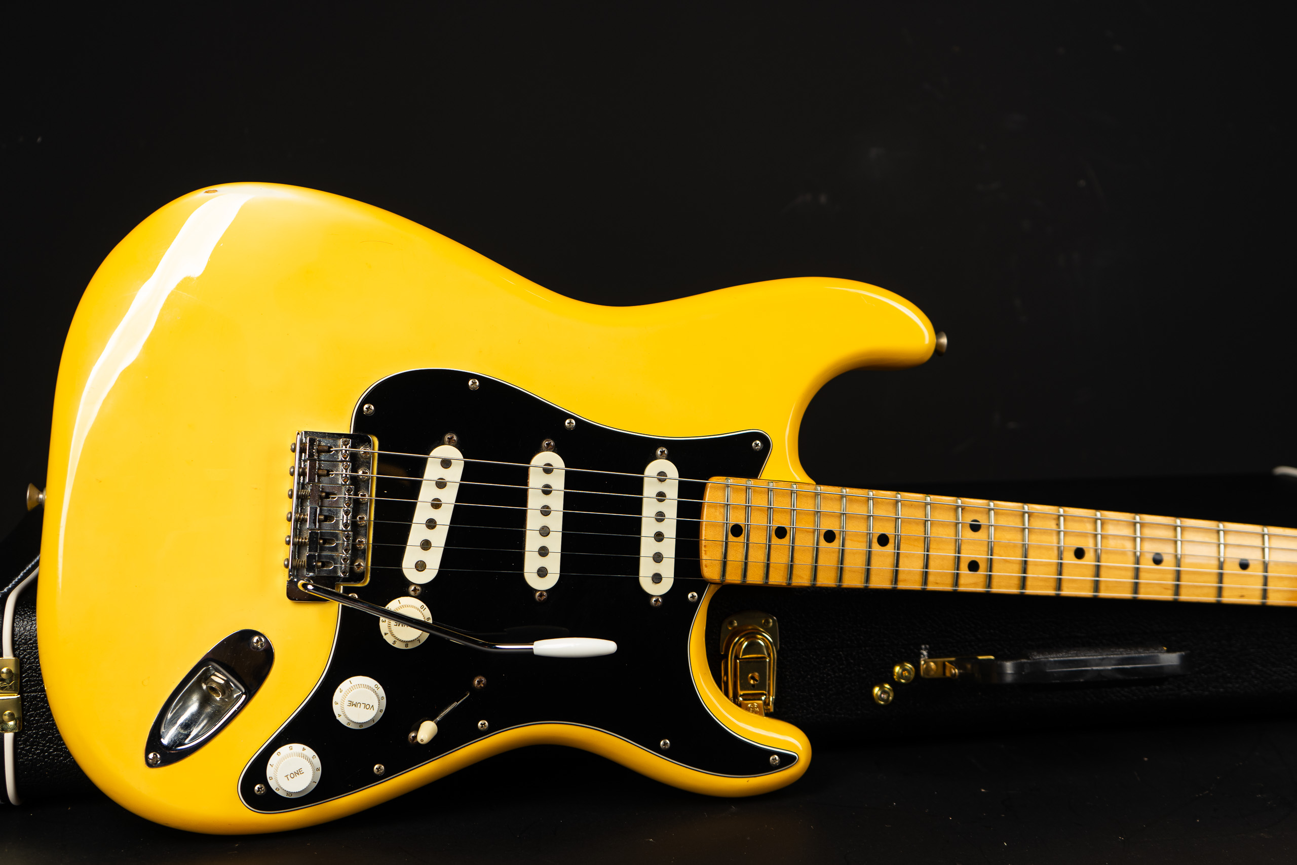 1976 Fender Stratocaster - Olympic White - GuitarPoint