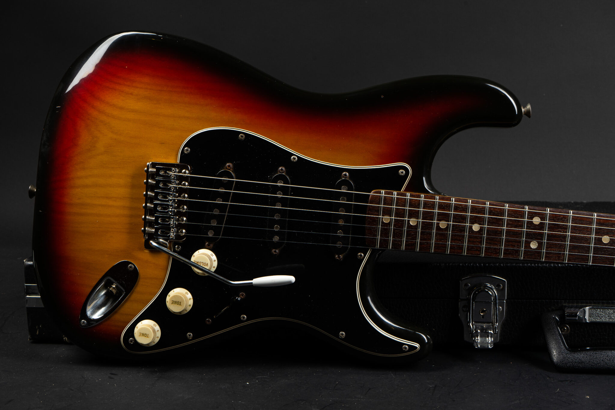 1976 Fender Stratocaster – Sunburst – GuitarPoint