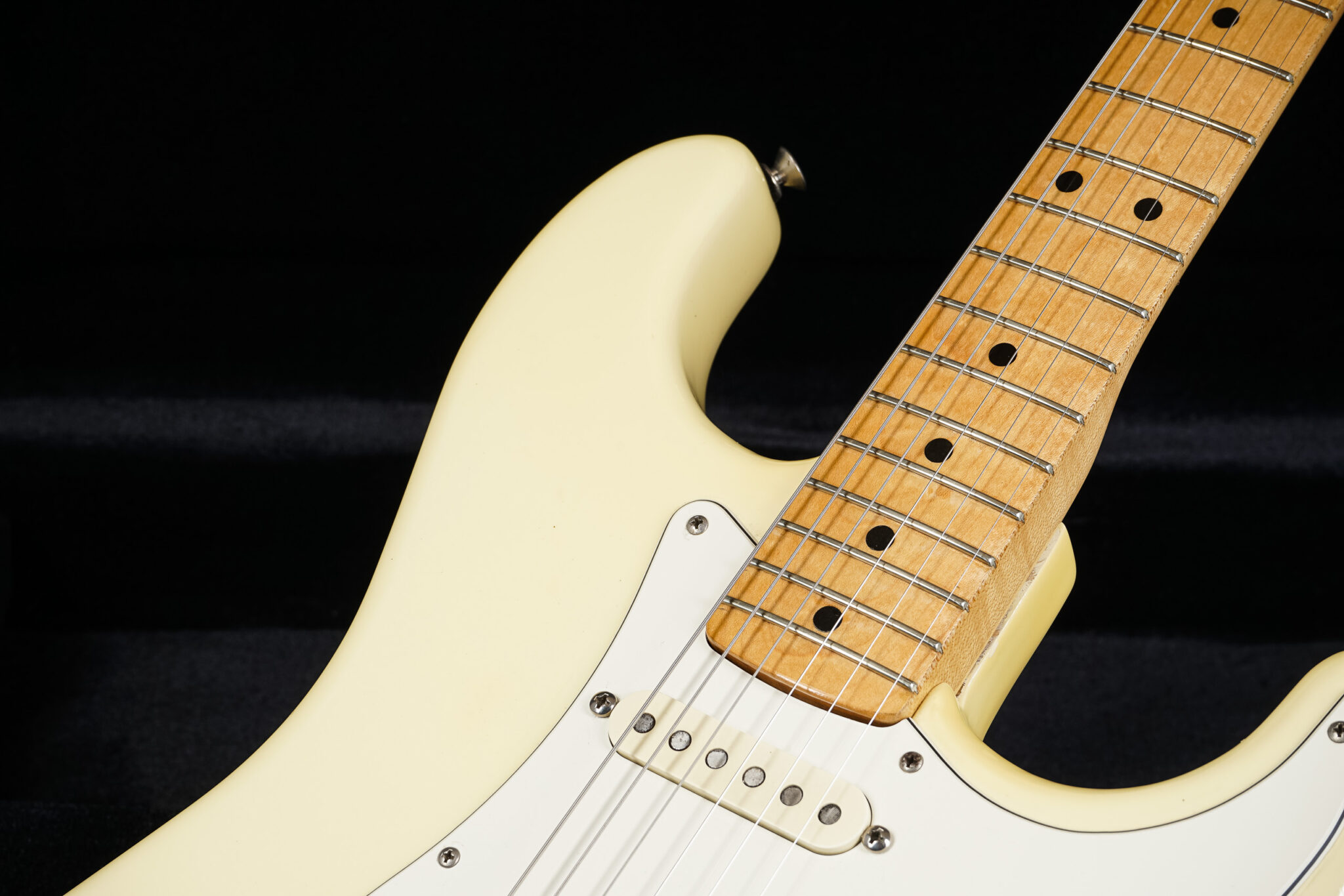 1978 Fender Stratocaster – Olympic White – GuitarPoint 1978 Fender Stratocaster – Olympic White – GuitarPoint