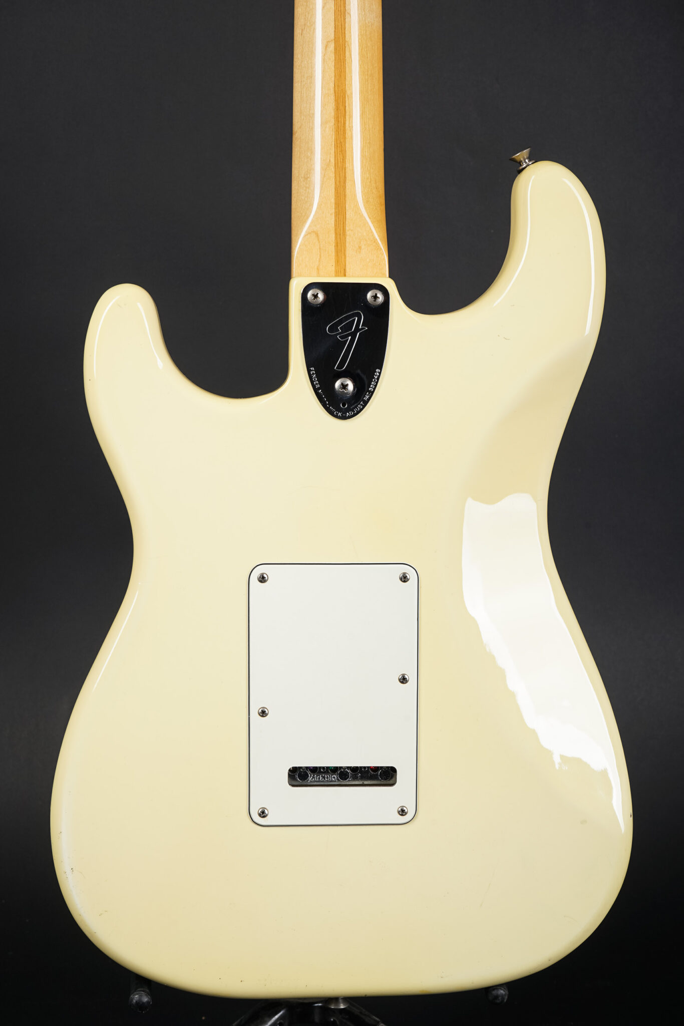 美品Fender Stratocaster アイボリー Fender Stratocaster Ivory Electric Guitar, Maple Fretboard