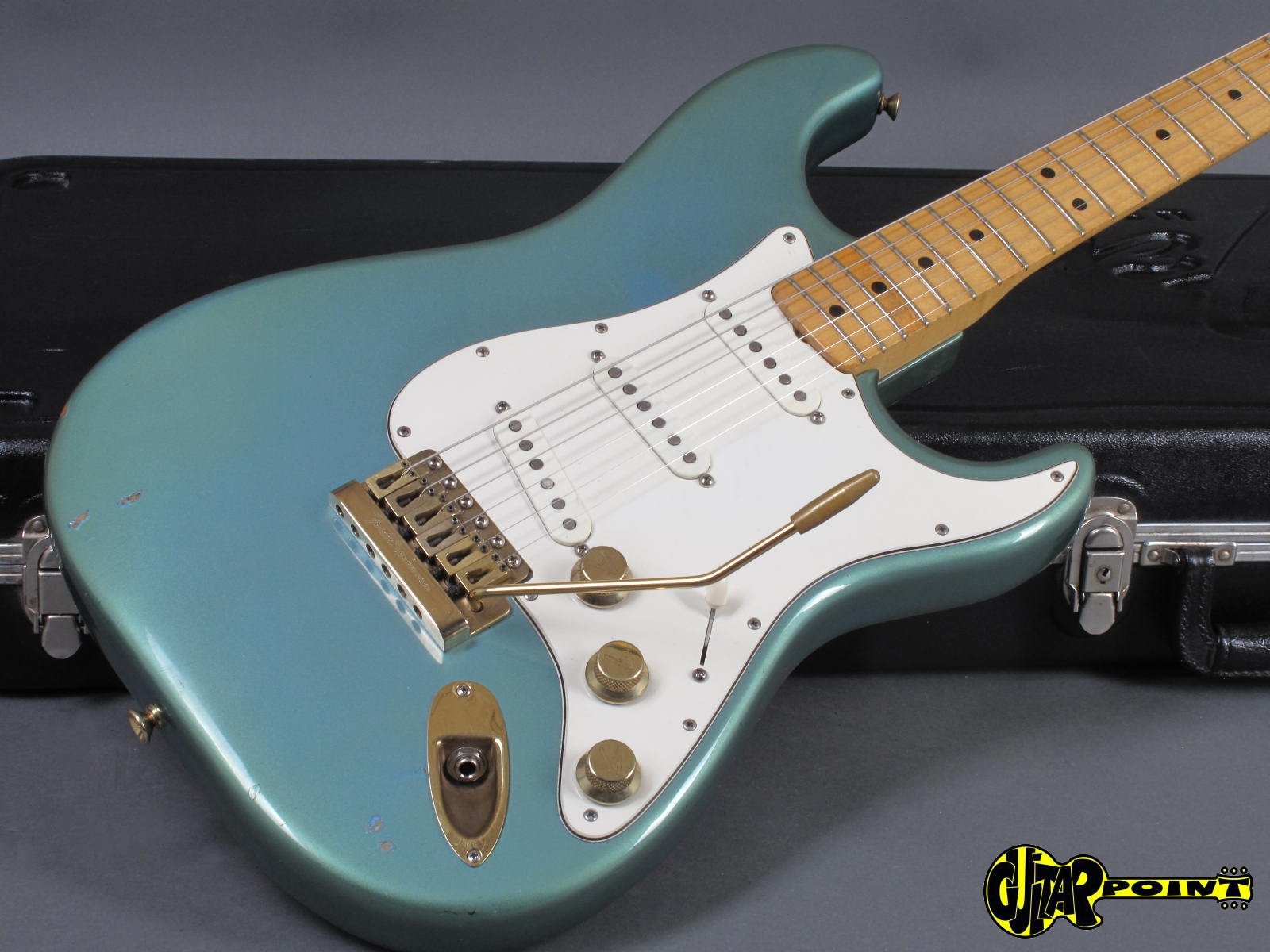 Artistic goodbye law 1980 Fender Stratocaster “The Strat” – Lake Placid Blue” – GuitarPoint