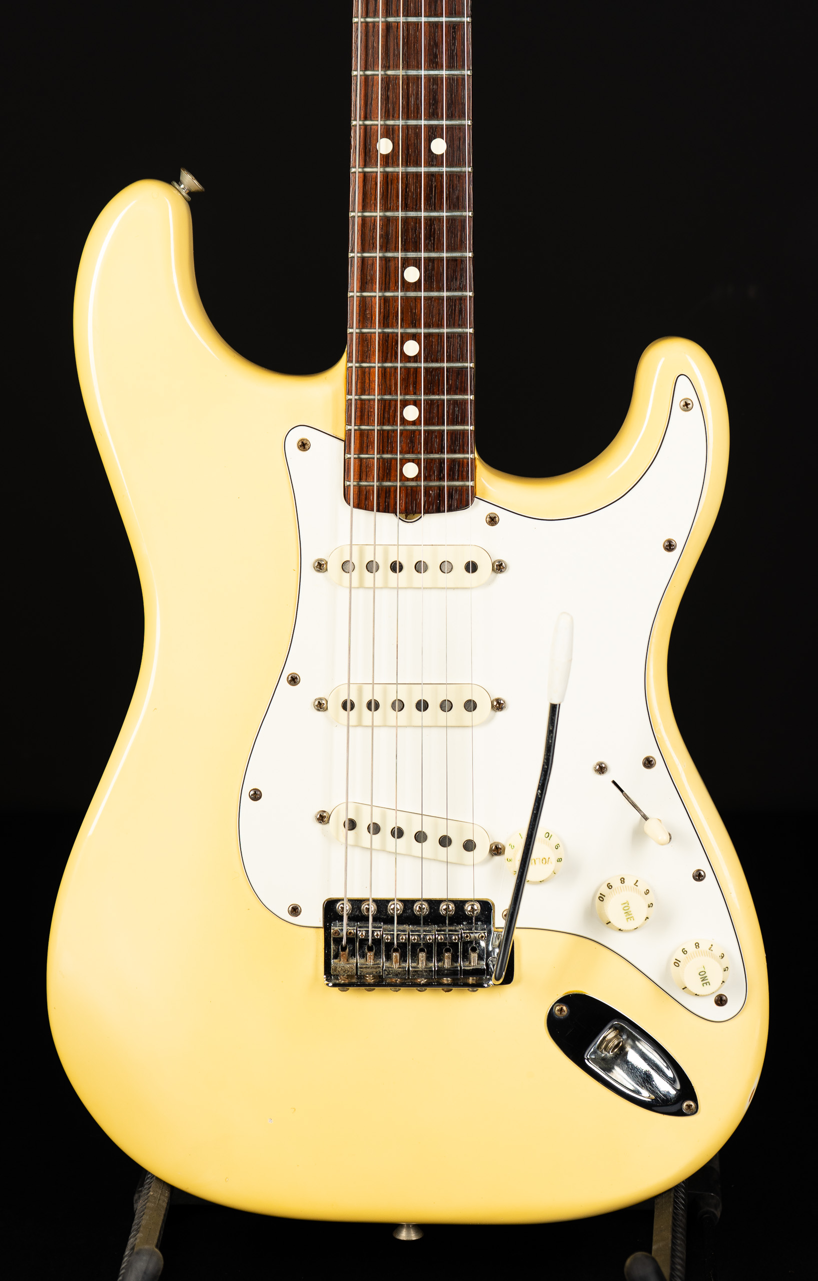 1982 Fender Stratocaster Dan Smith – Olympic White – GuitarPoint