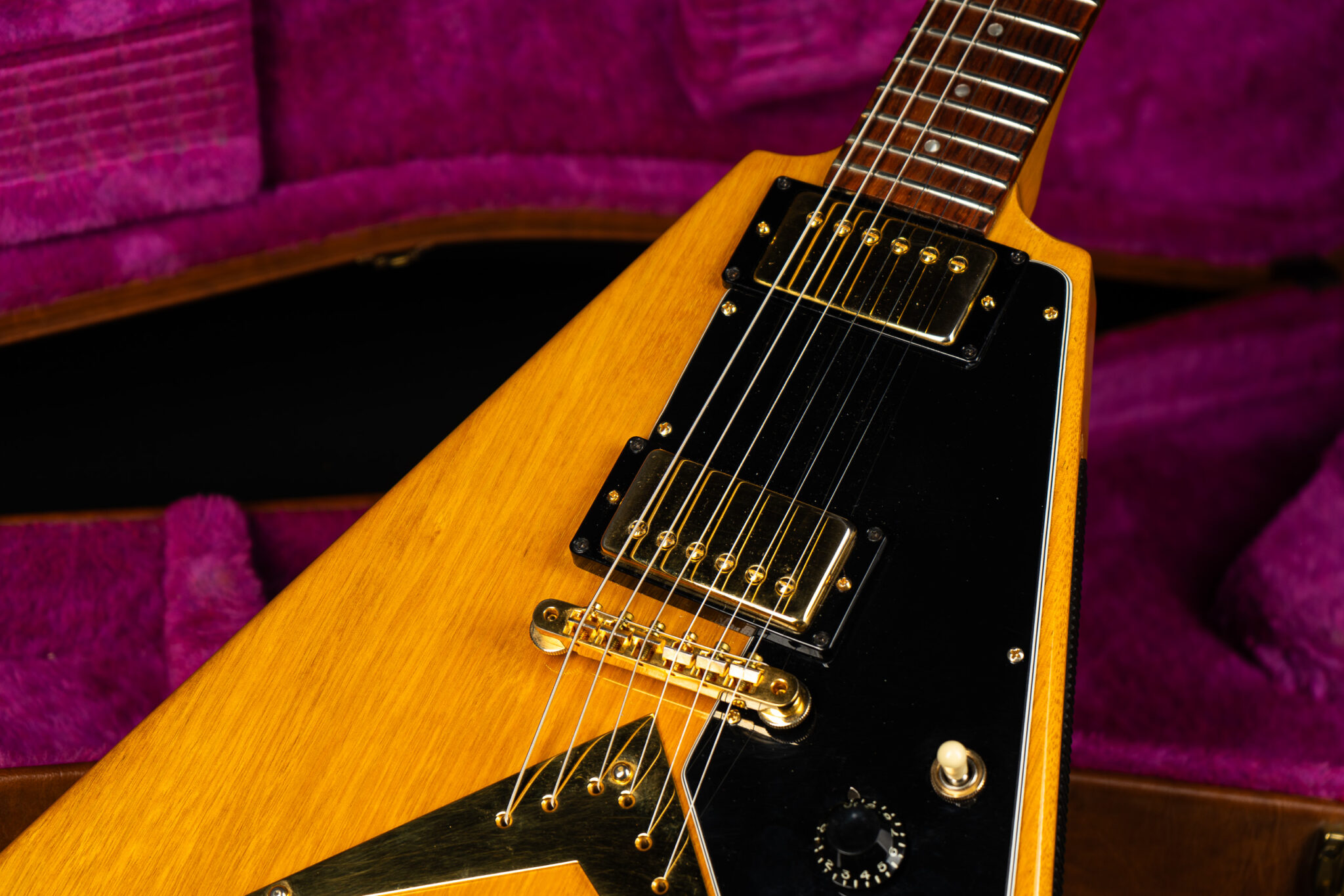 ギター GIBSON FLYING V 1982 1982 Gibson Flying V Heritage Korina – Know Your Vintage Guitars