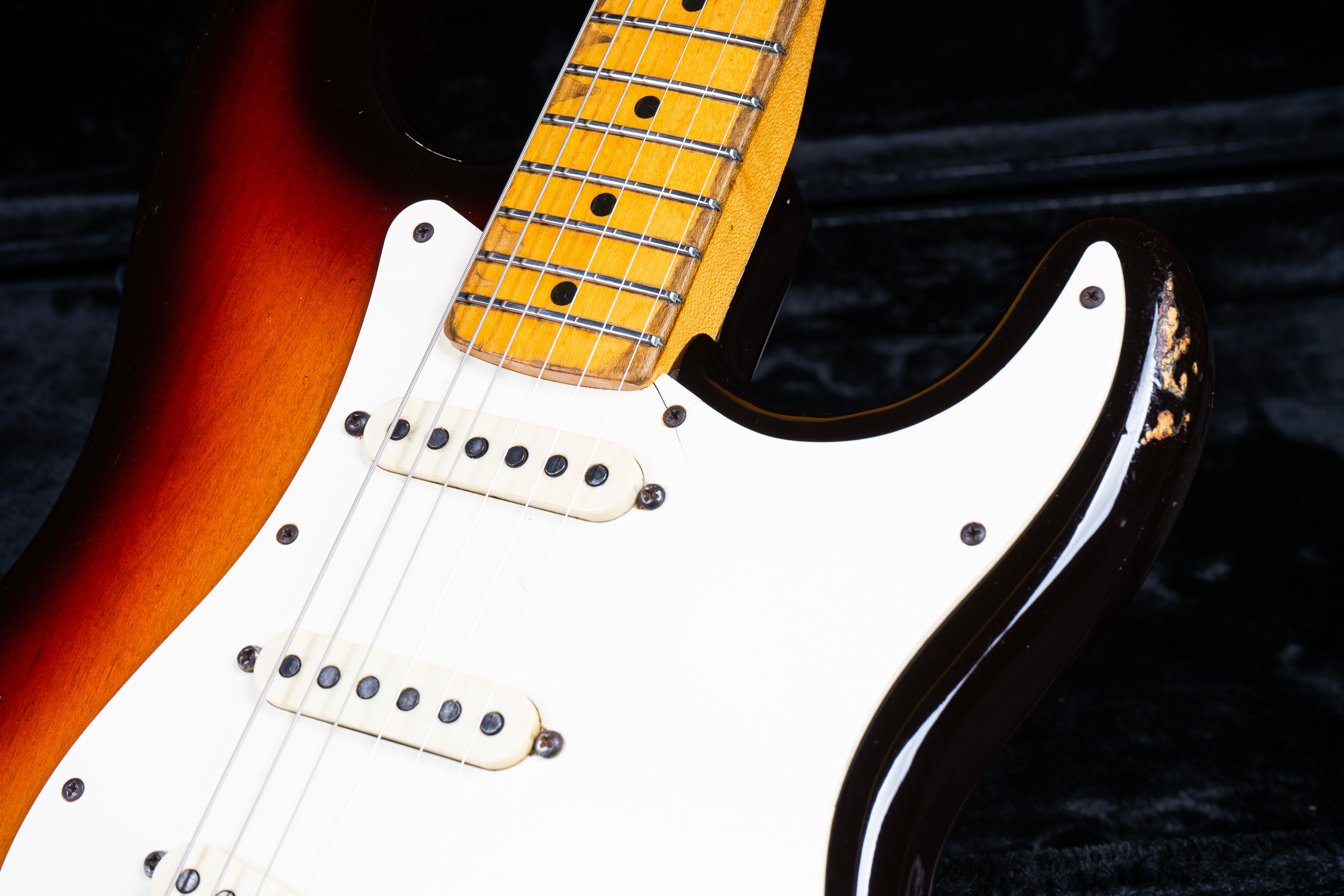 1983 Fender Stratocaster - Sunburst - GuitarPoint