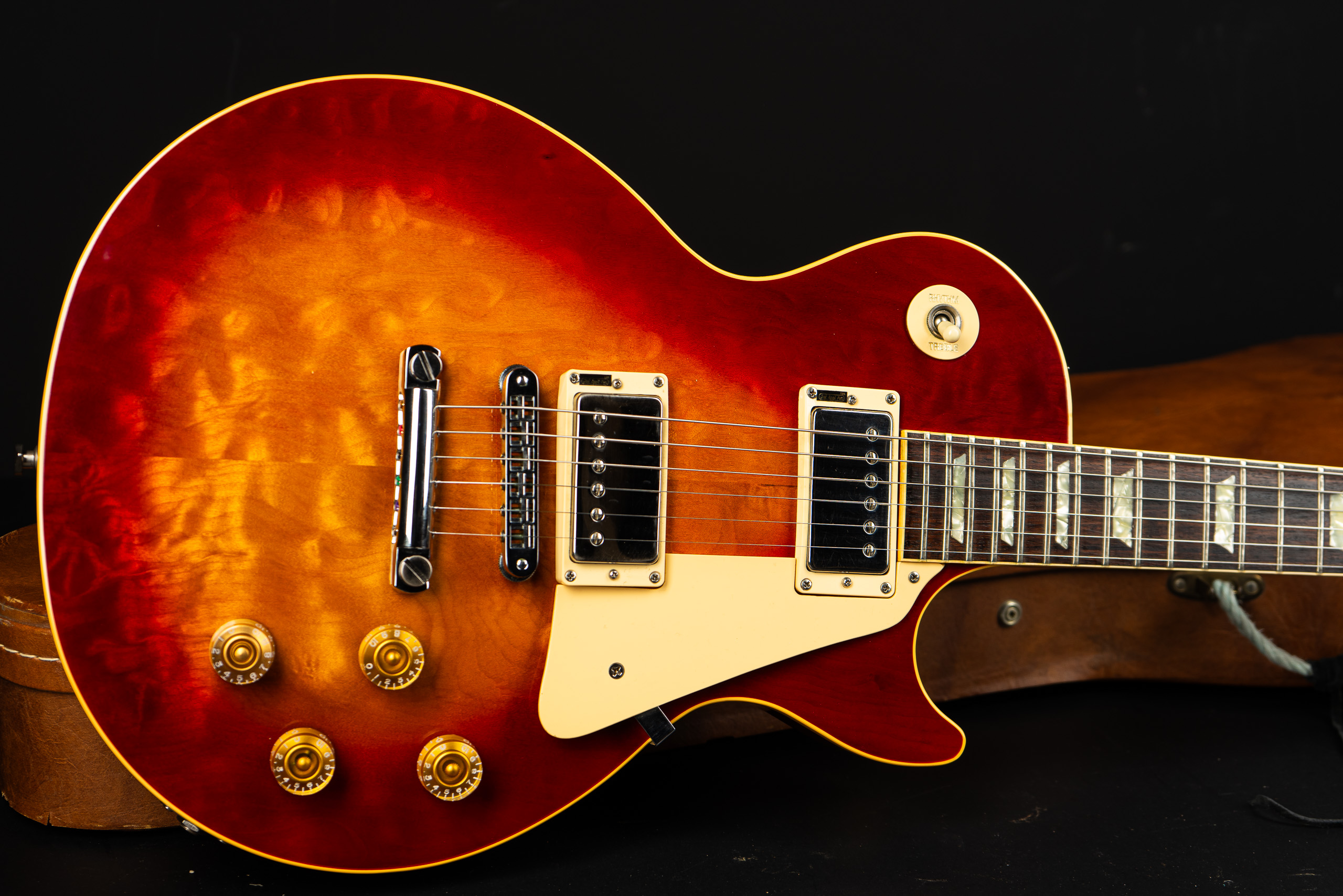 ぽこ　Gibson Les Paulスタンダード 1984 Gibson Les Paul Standard - Quilt Top. 3,8Kg - GuitarPoint