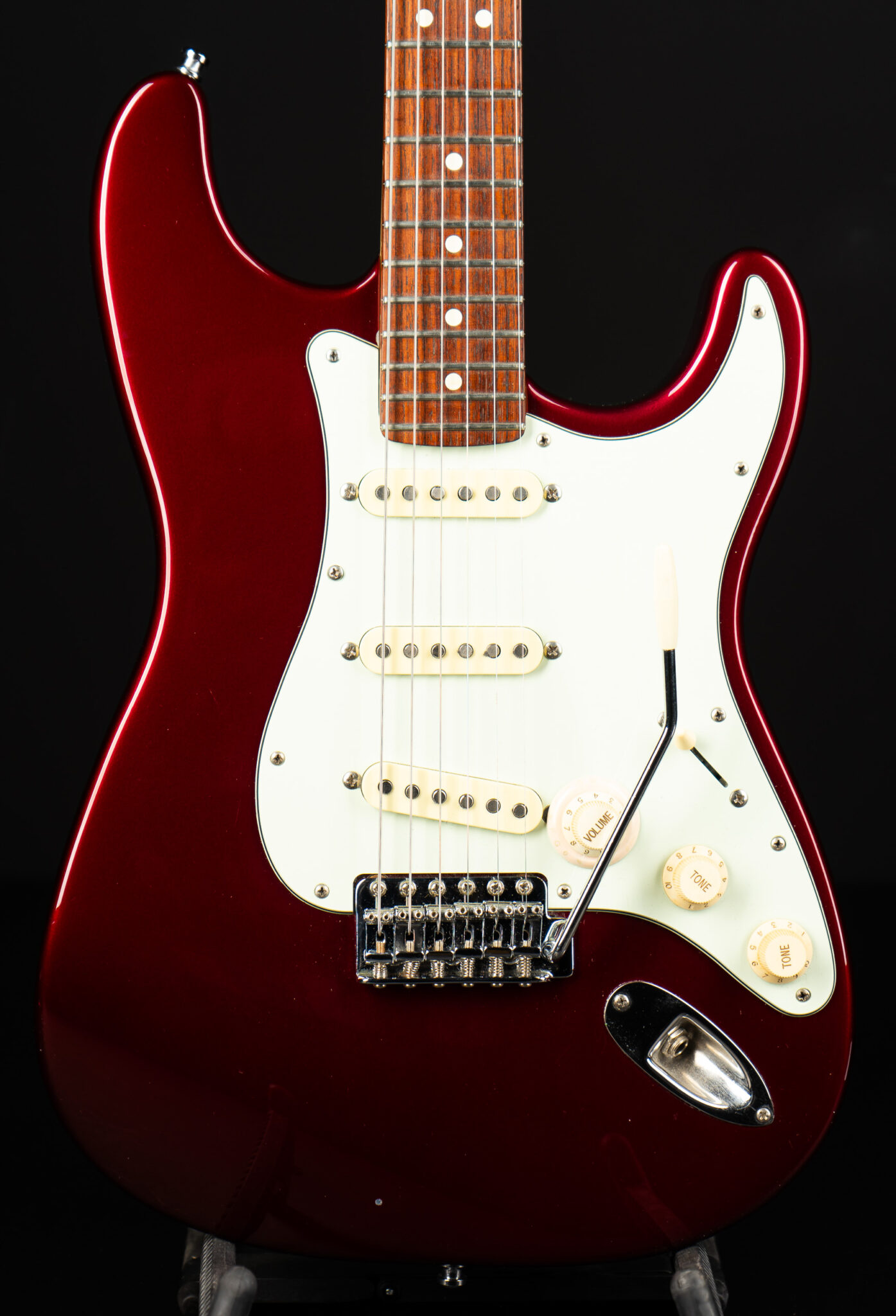 1990 Fender Stratocaster – Candy Apple Red – GuitarPoint