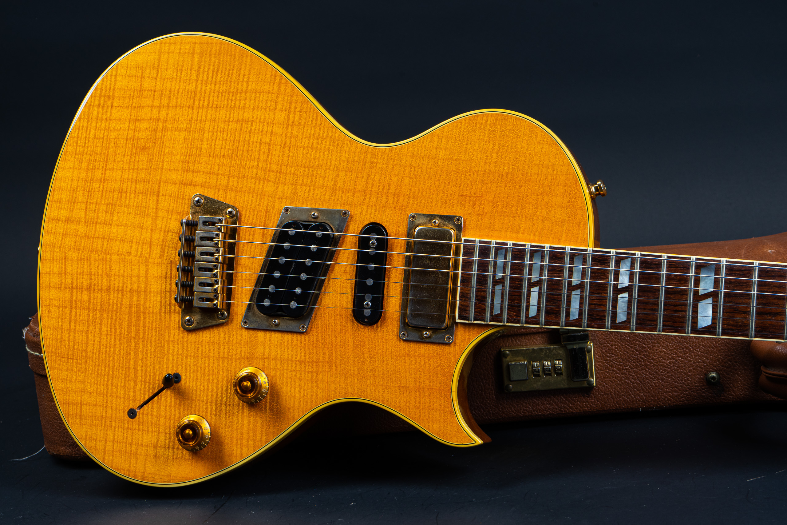 1994 Gibson Nighthawk Standard ST-3 - Amber - GuitarPoint