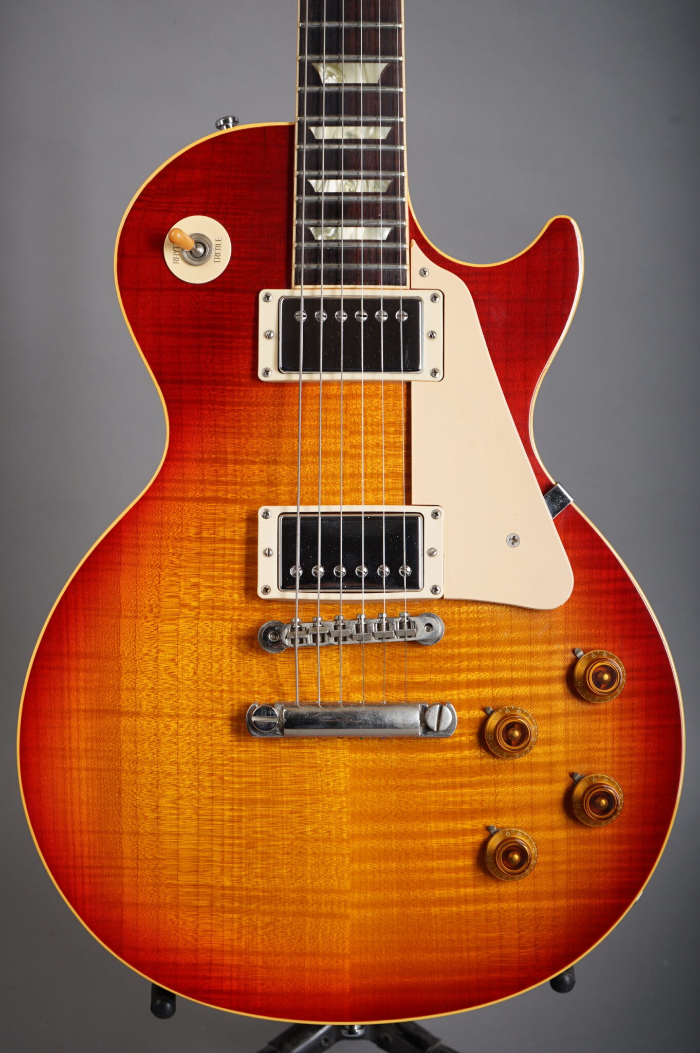 1992 Gibson Les Paul Classic Plus – Sunburst – GuitarPoint