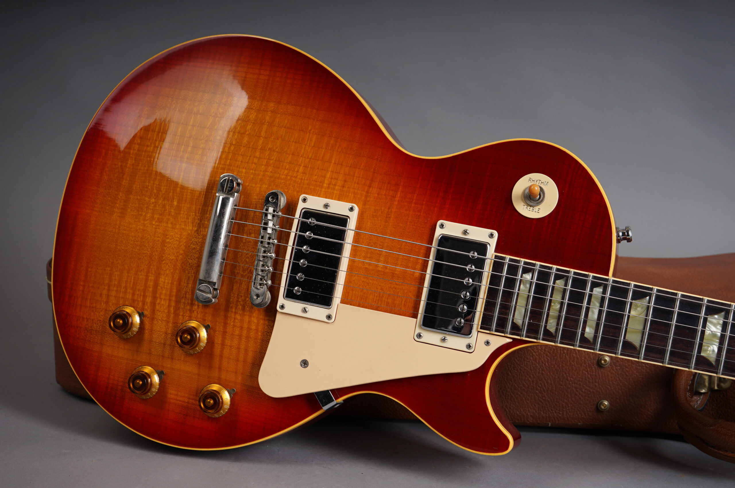 1992 Gibson Les Paul Classic Plus - Sunburst - GuitarPoint