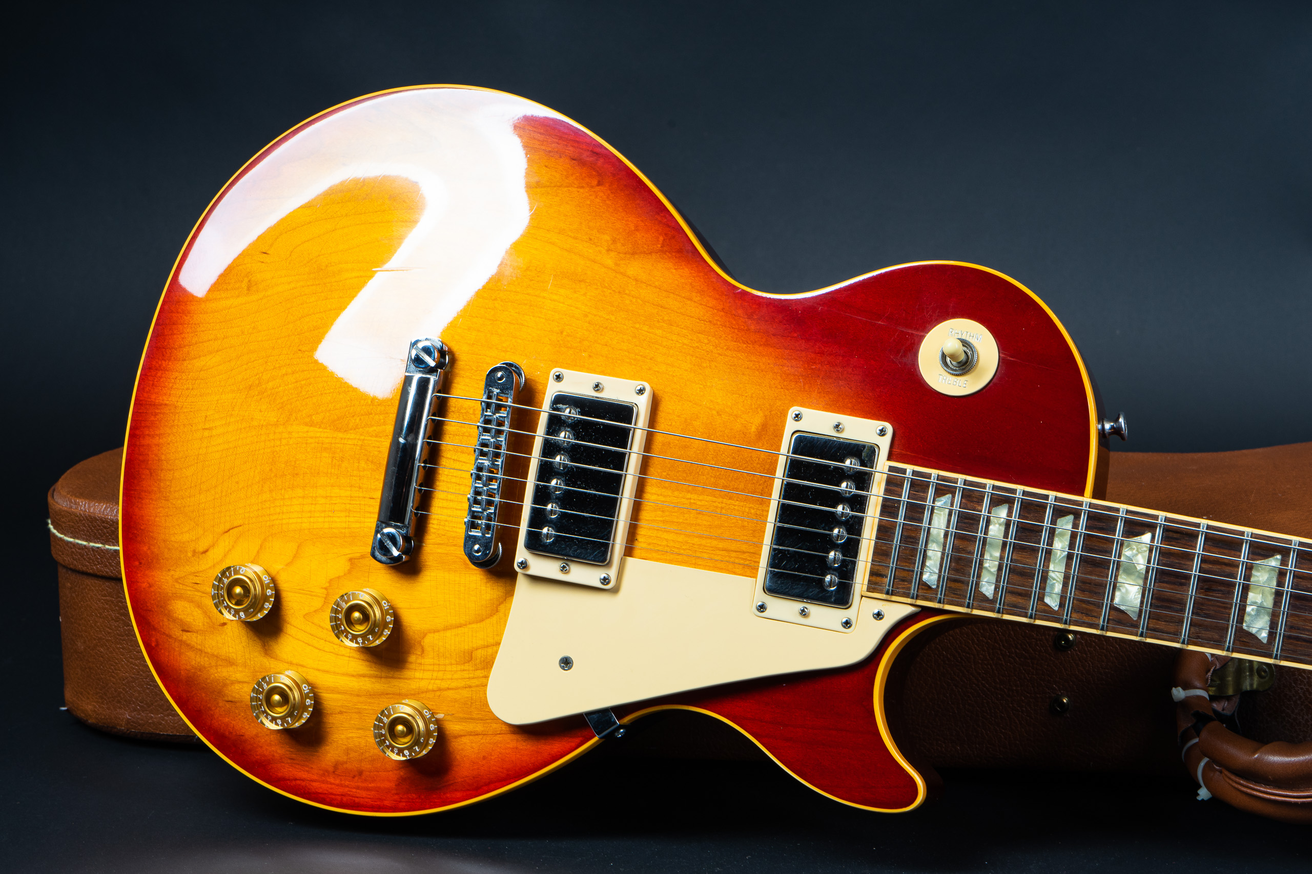 92年製Gibson Les Paul Standard 1992 Gibson Les Paul Standard - Sunburst - GuitarPoint