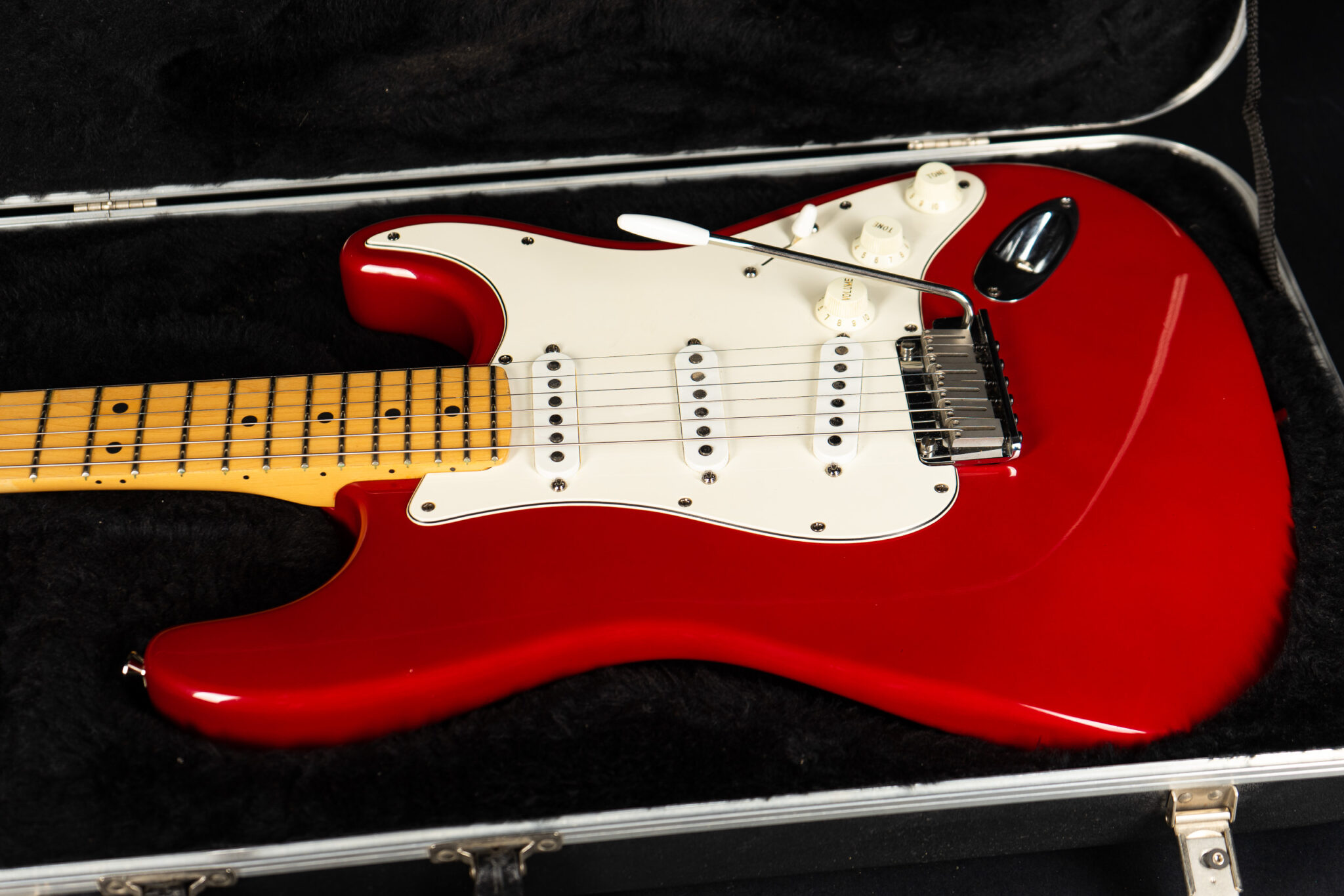 1993 Fender Stratocaster – Lipstick Red – GuitarPoint