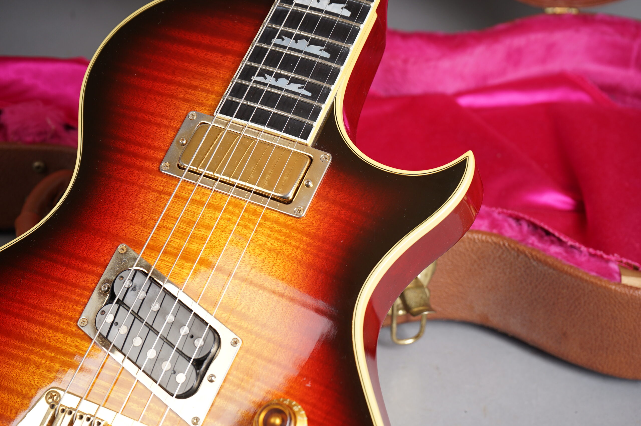 1993 Gibson Nighthawk Custom - Sunburst - GuitarPoint