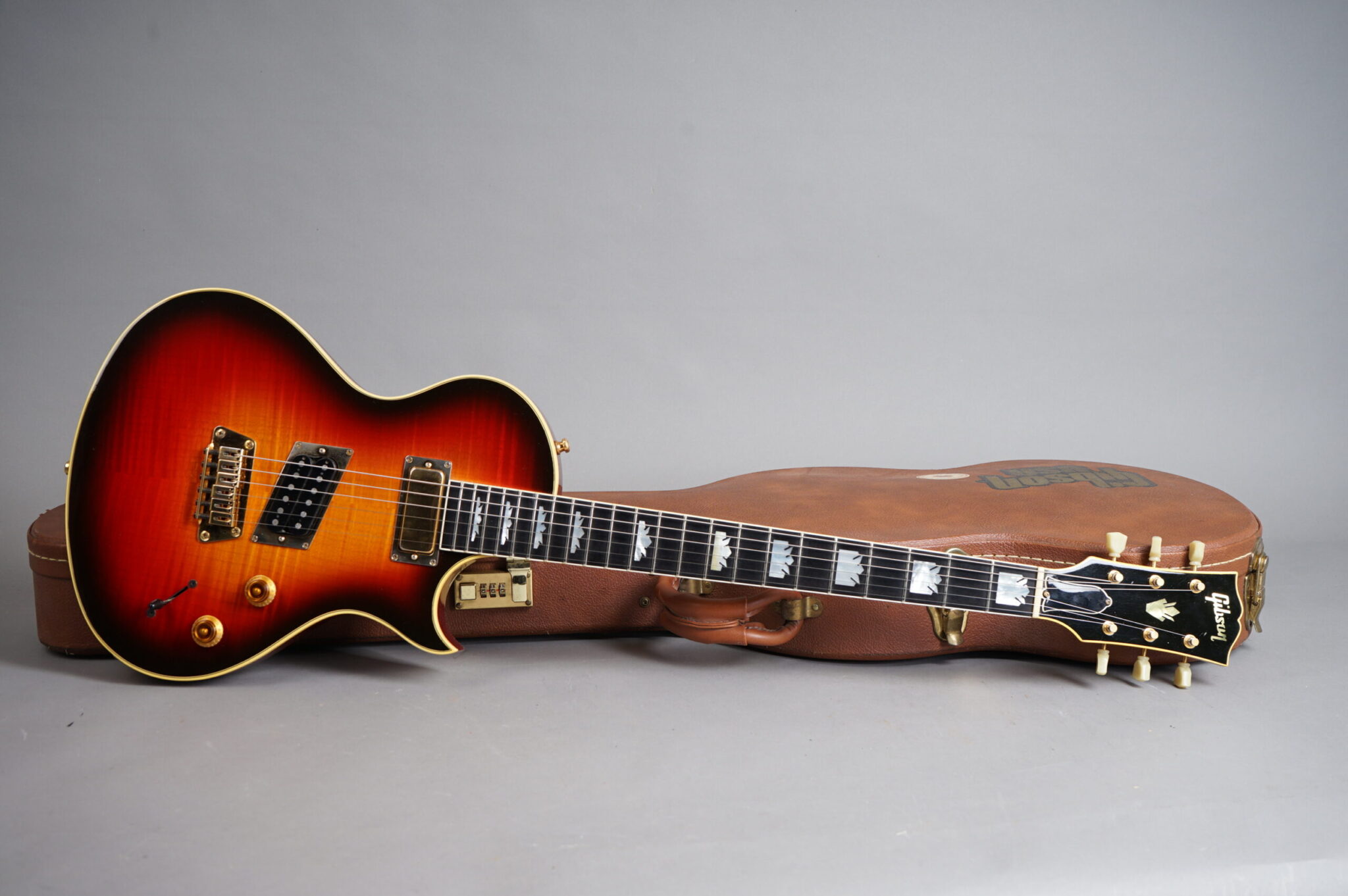 1993 Gibson Nighthawk Custom – Sunburst – GuitarPoint