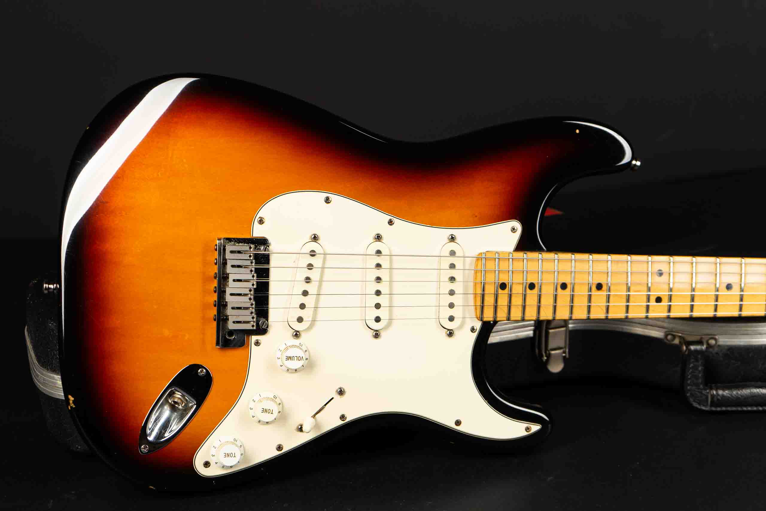 1994 Fender 40th Anniversary Stratocaster - Sunburst - GuitarPoint
