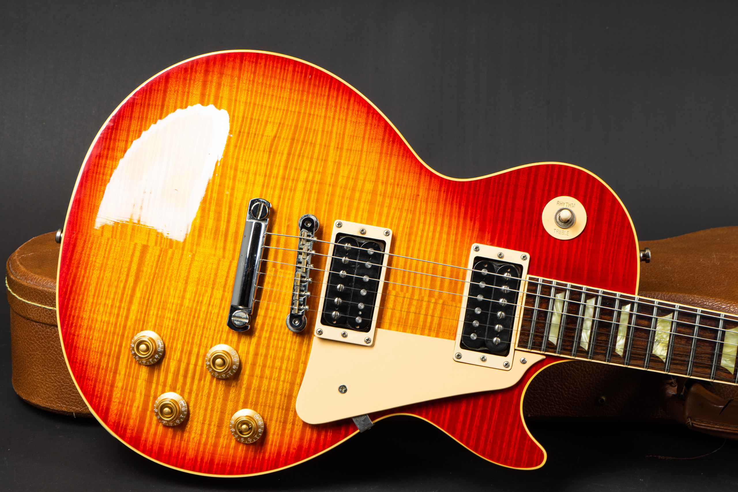1996 Gibson Les Paul Classic Premium Plus - Sunburst - GuitarPoint