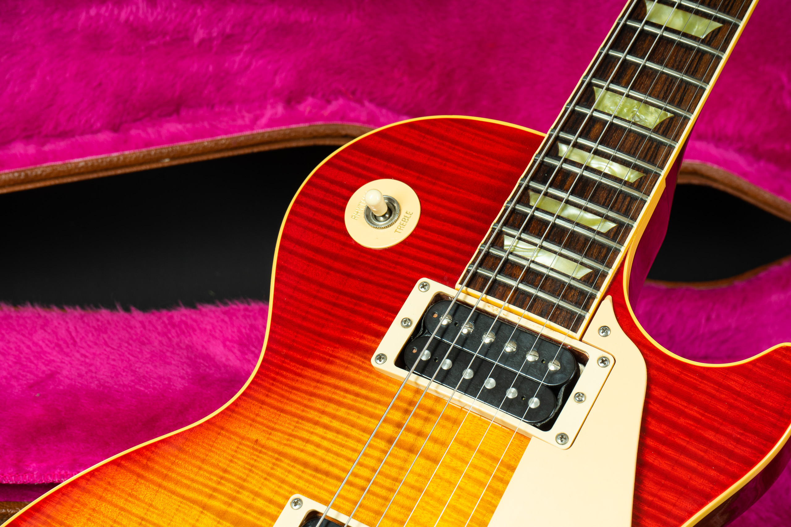 1996 Gibson Les Paul Classic Premium Plus - Sunburst - GuitarPoint