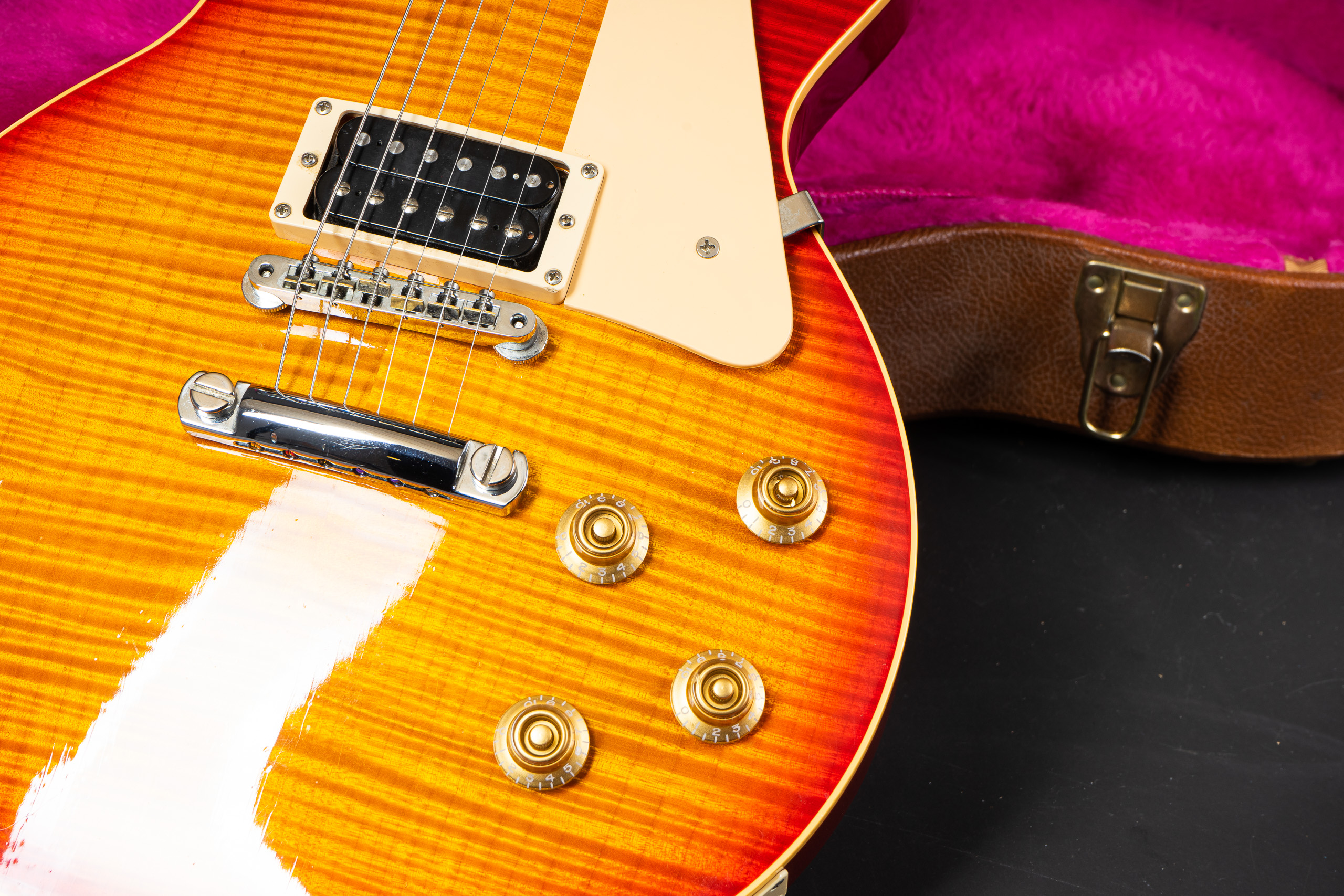 1996 Gibson Les Paul Classic Premium Plus - Sunburst - GuitarPoint