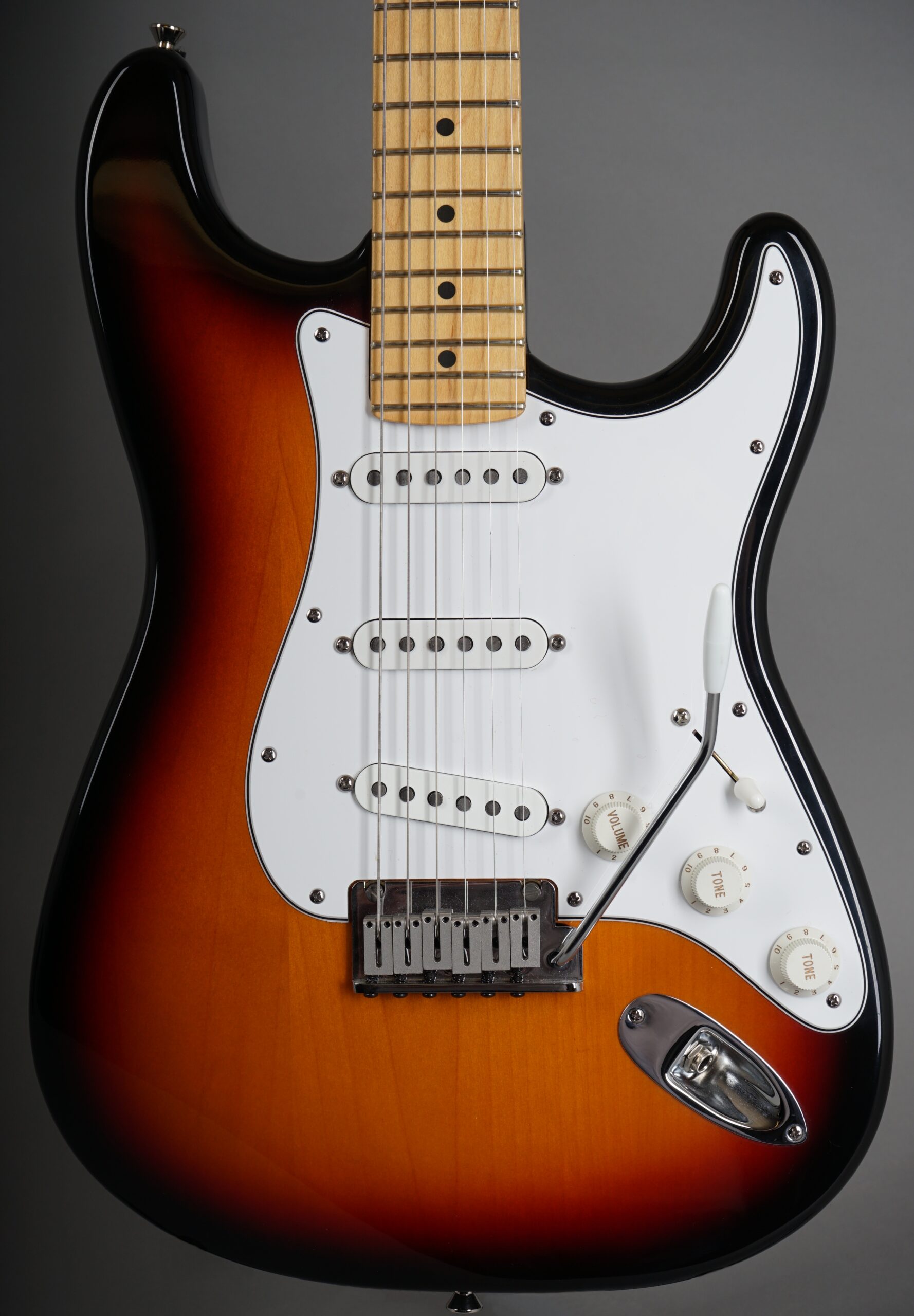 1997 Fender American Standard Stratocaster – Sunburst – GuitarPoint