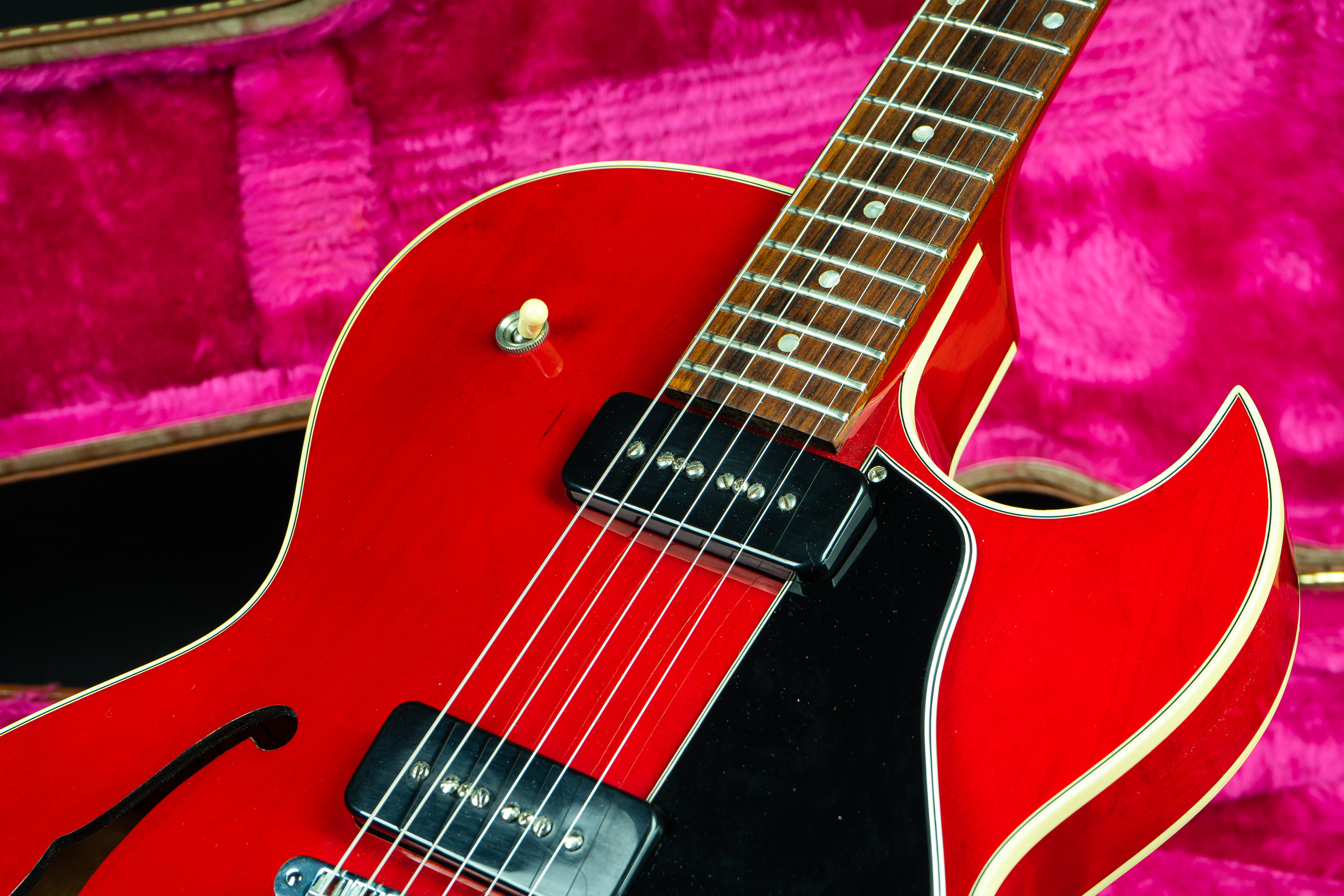 Itami 1995年製 Gibson ES-135 Cherry Red 1995 Gibson ES 135 - Vintage & Modern Guitars