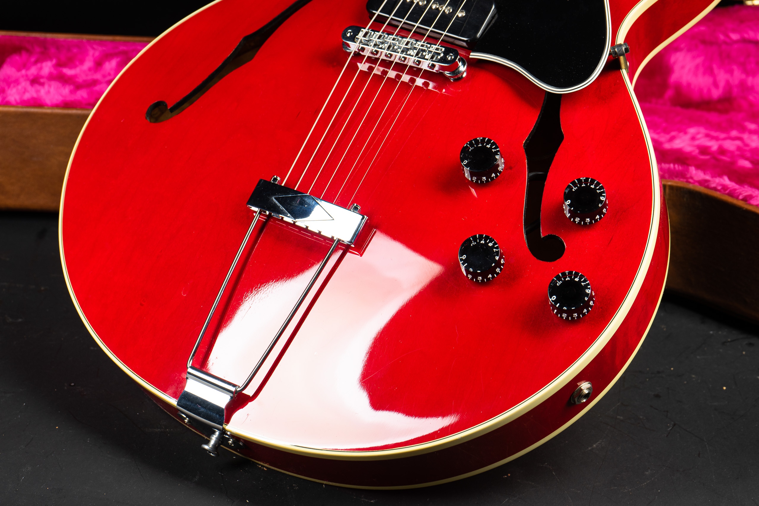 1998 Gibson ES-135 - Cherry - GuitarPoint